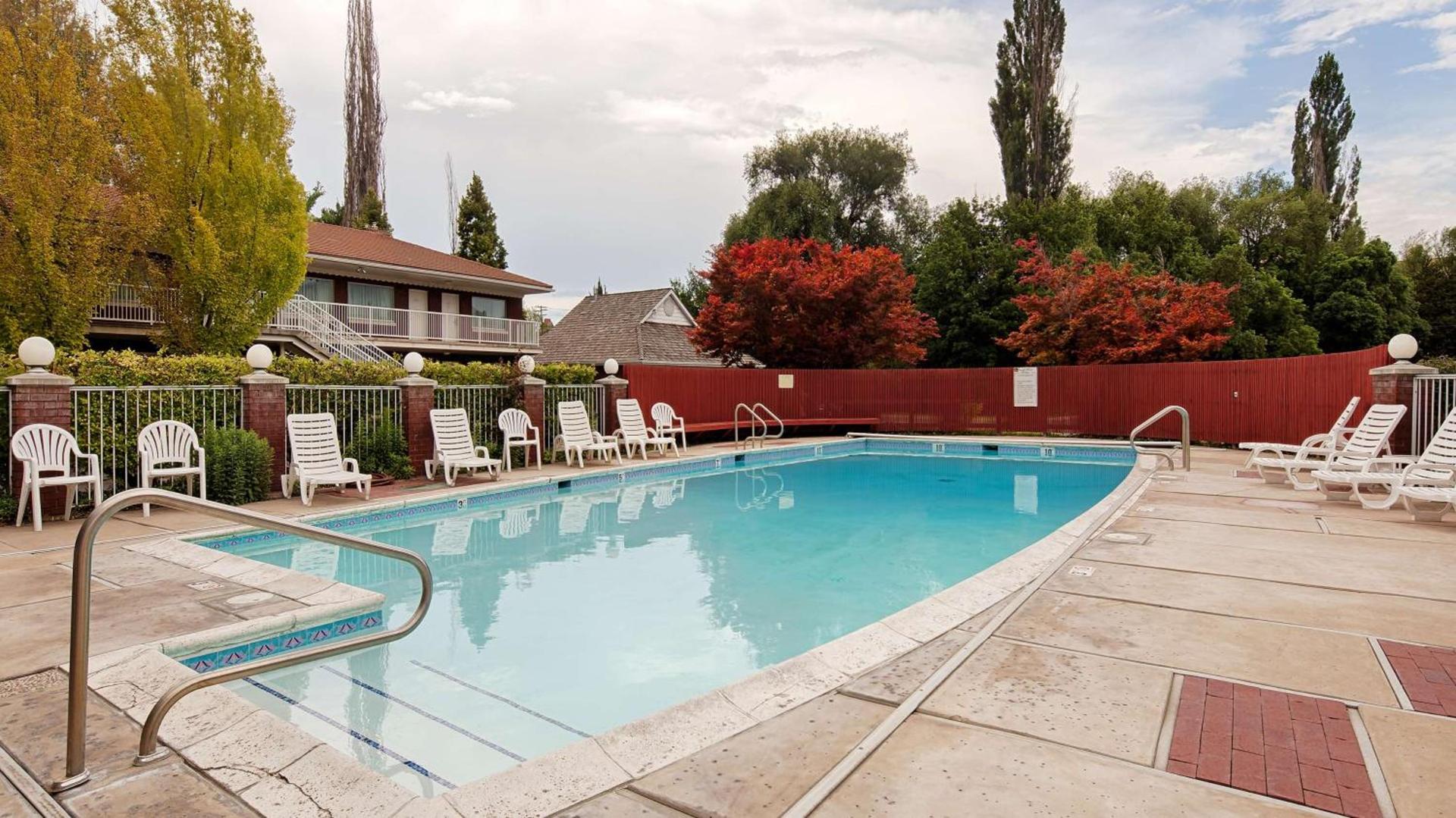 Baugh Motel, SureStay Collection by Best Western photo 16