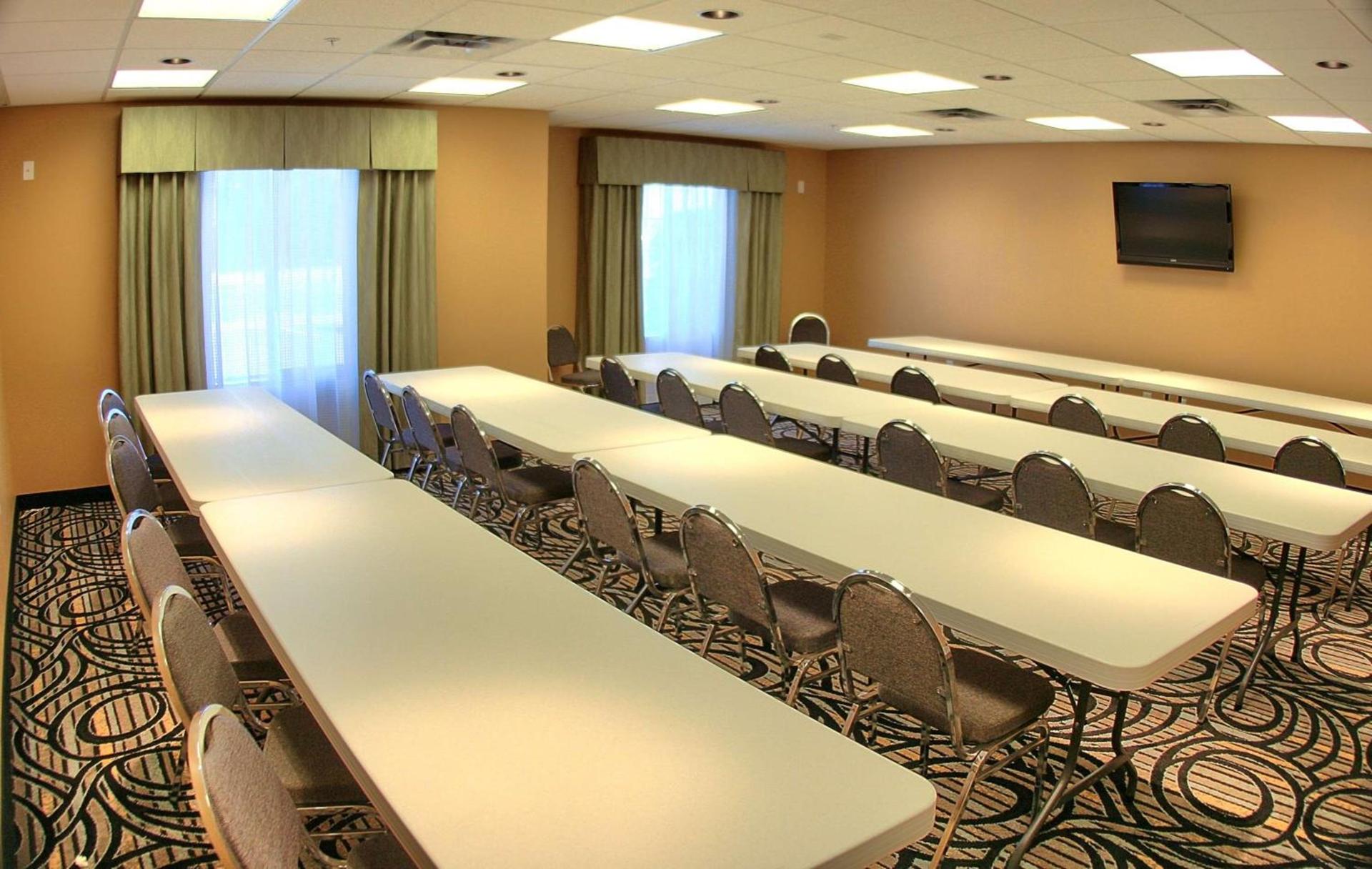 Best Western Plus Airport Inn & Suites photo 17