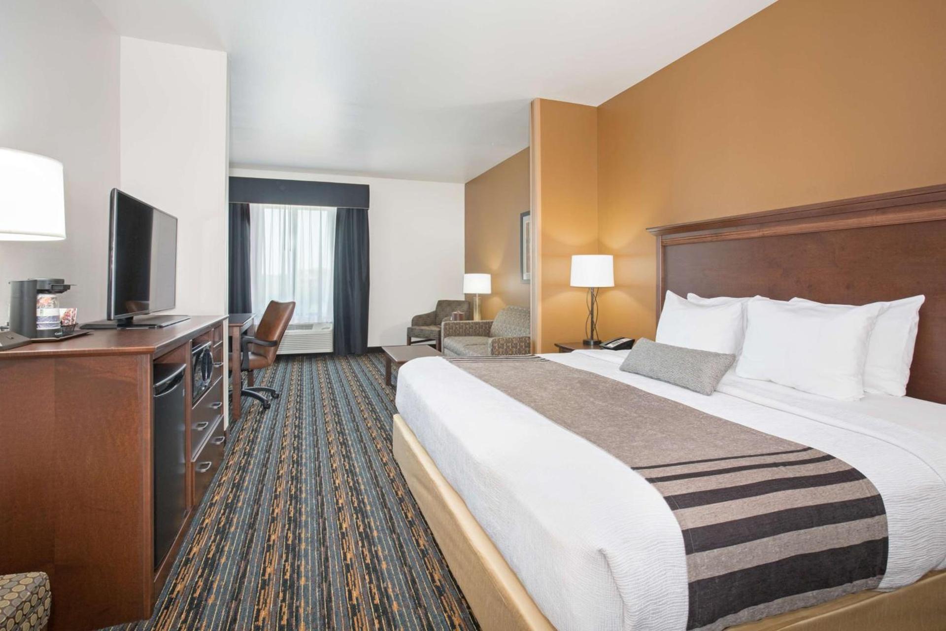 Best Western Plus Lincoln Inn & Suites photo 12