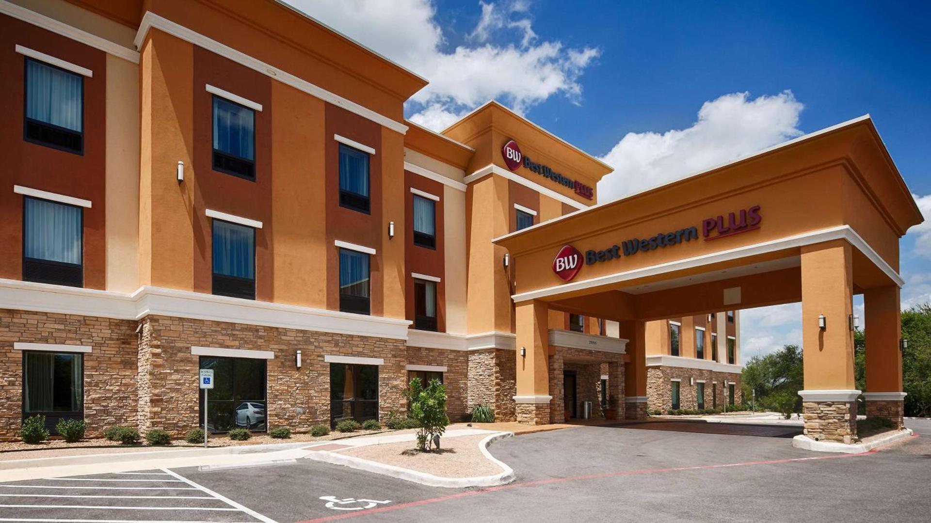 Best Western Plus Elmendorf Hotel San Antonio Hotel photo 9
