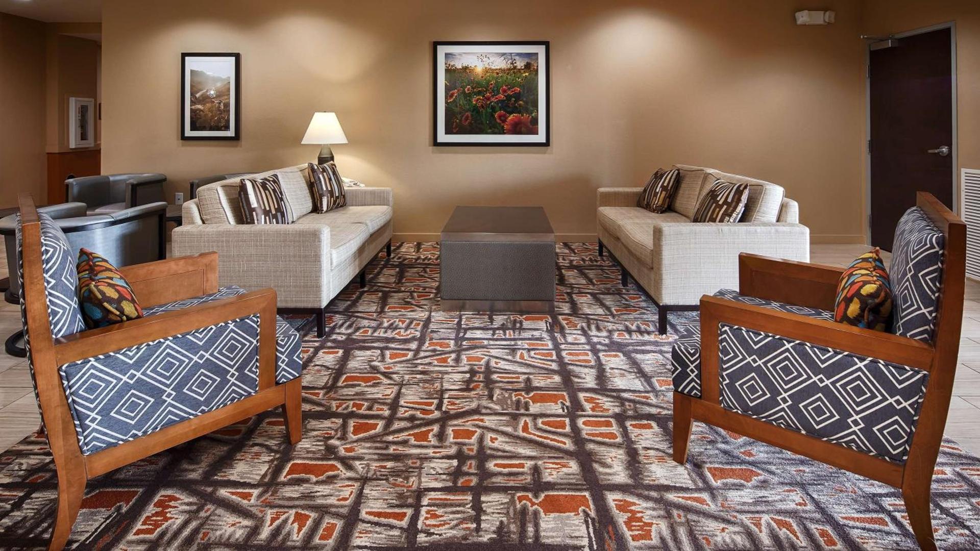 Best Western Plus Elmendorf Hotel San Antonio Hotel photo 7