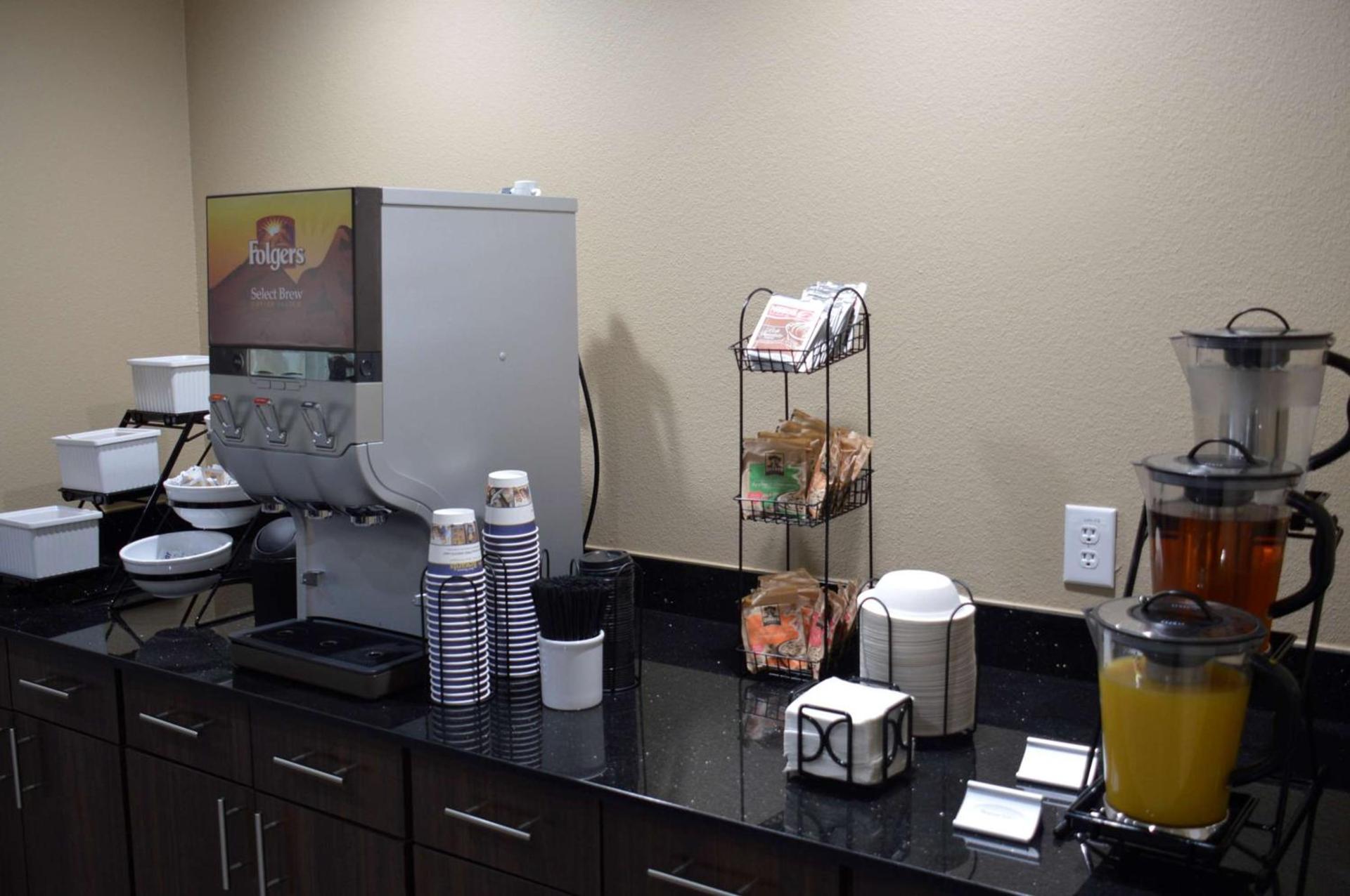 Best Western Plus Elmendorf Hotel San Antonio Hotel photo 17