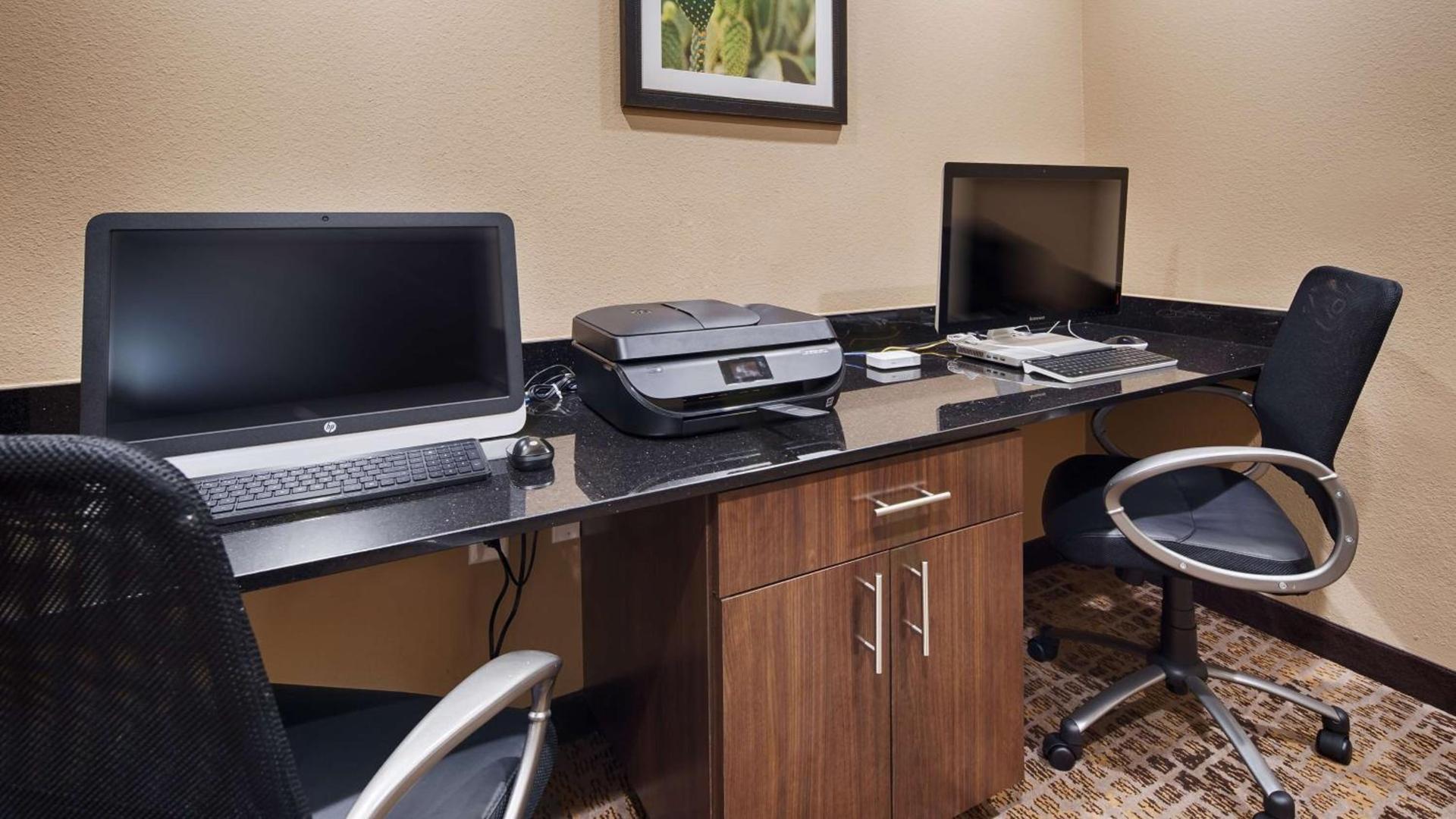 Best Western Plus Elmendorf Hotel San Antonio Hotel photo 18