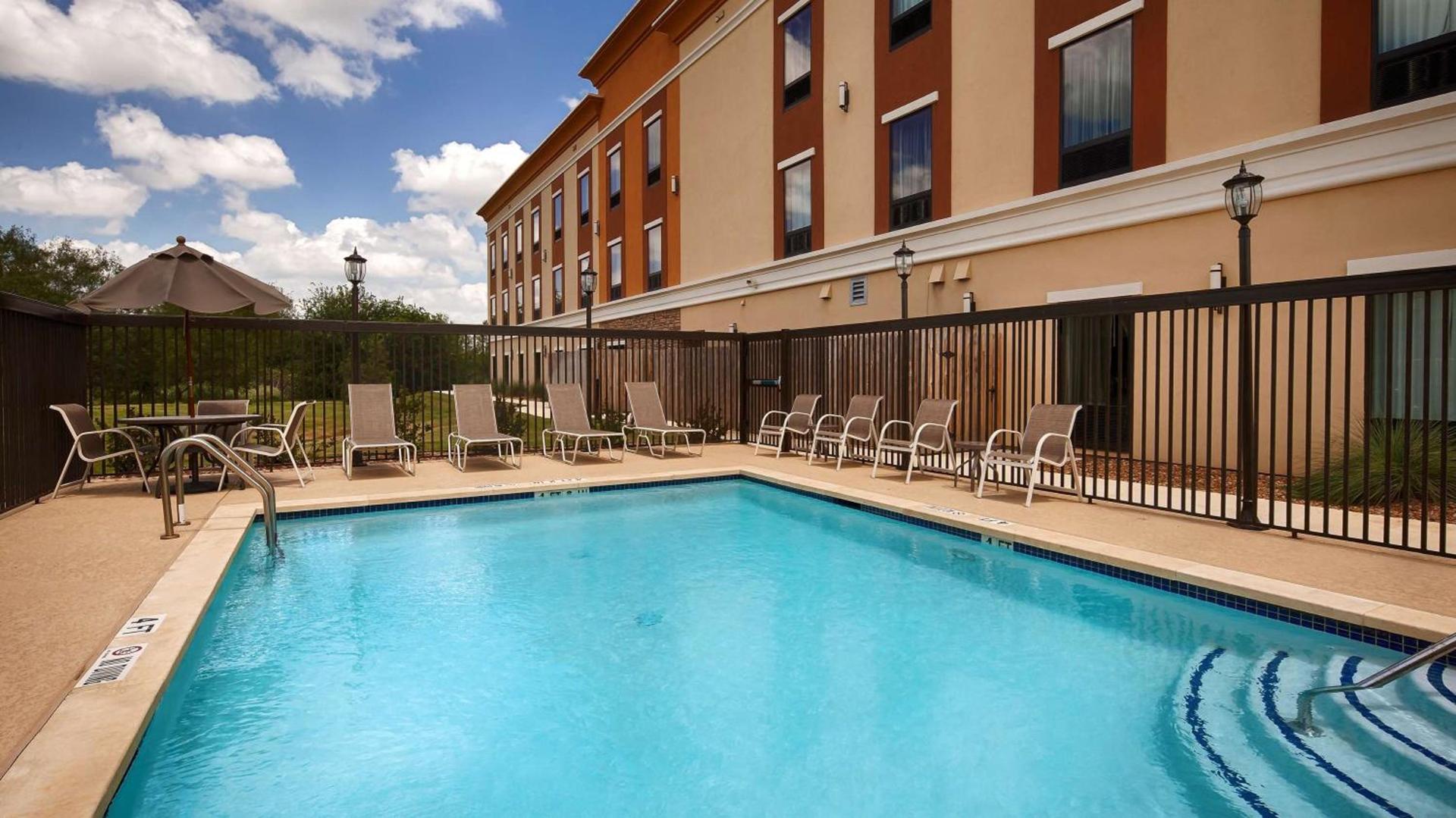 Best Western Plus Elmendorf Hotel San Antonio Hotel photo 3