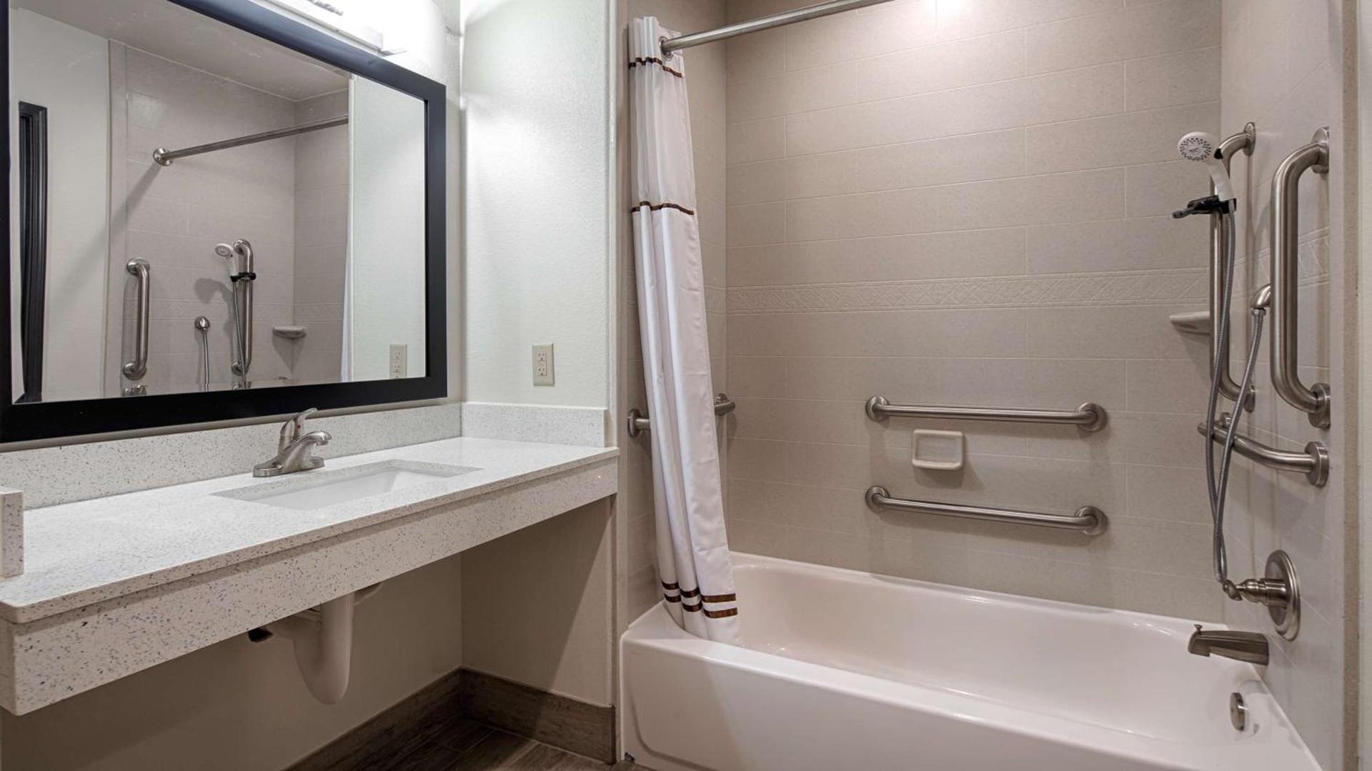 Best Western Plus Ardmore Inn & Suites photo 21