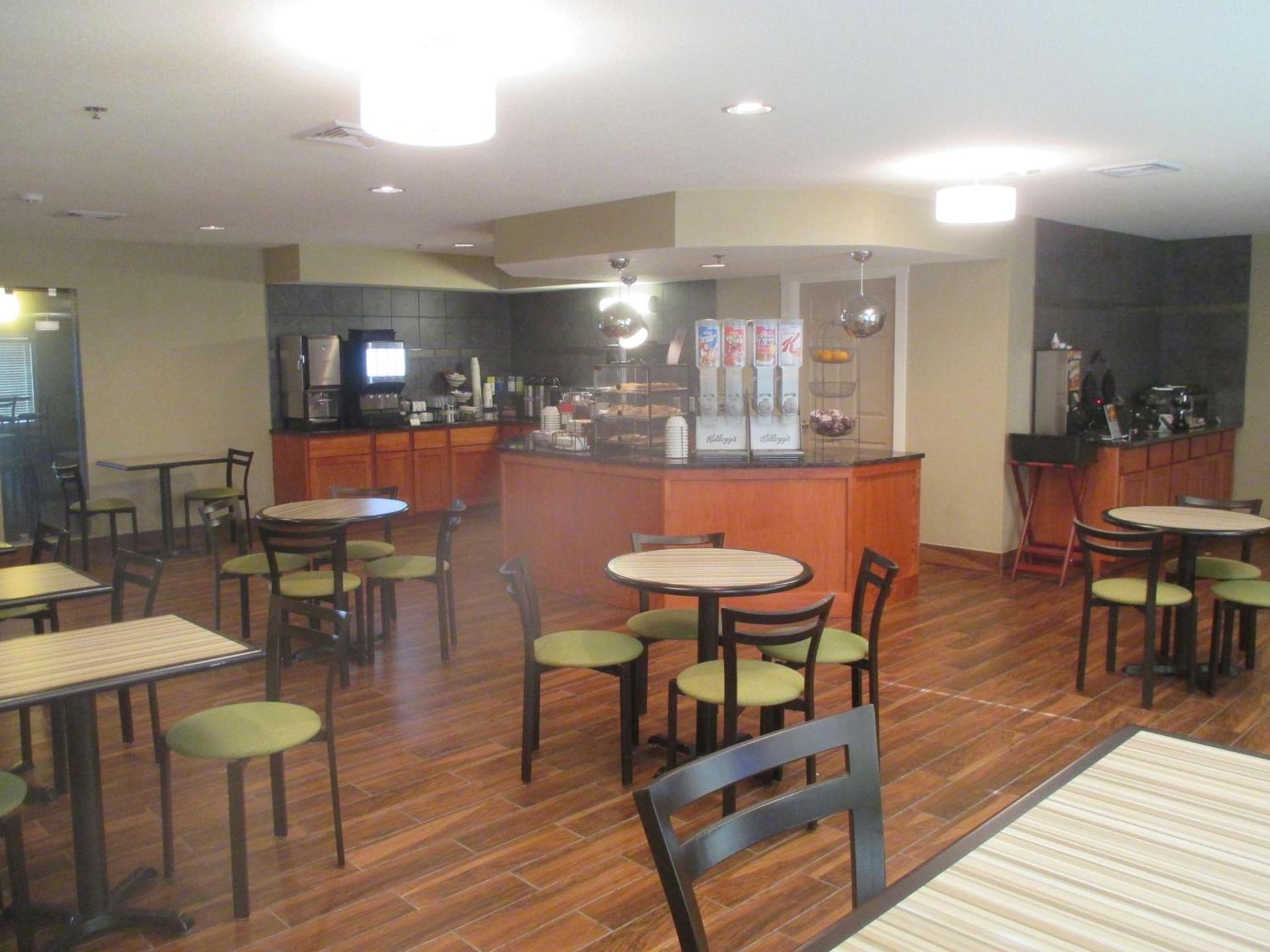 BEST WESTERN Plus Menomonie Inn & Suites photo 8