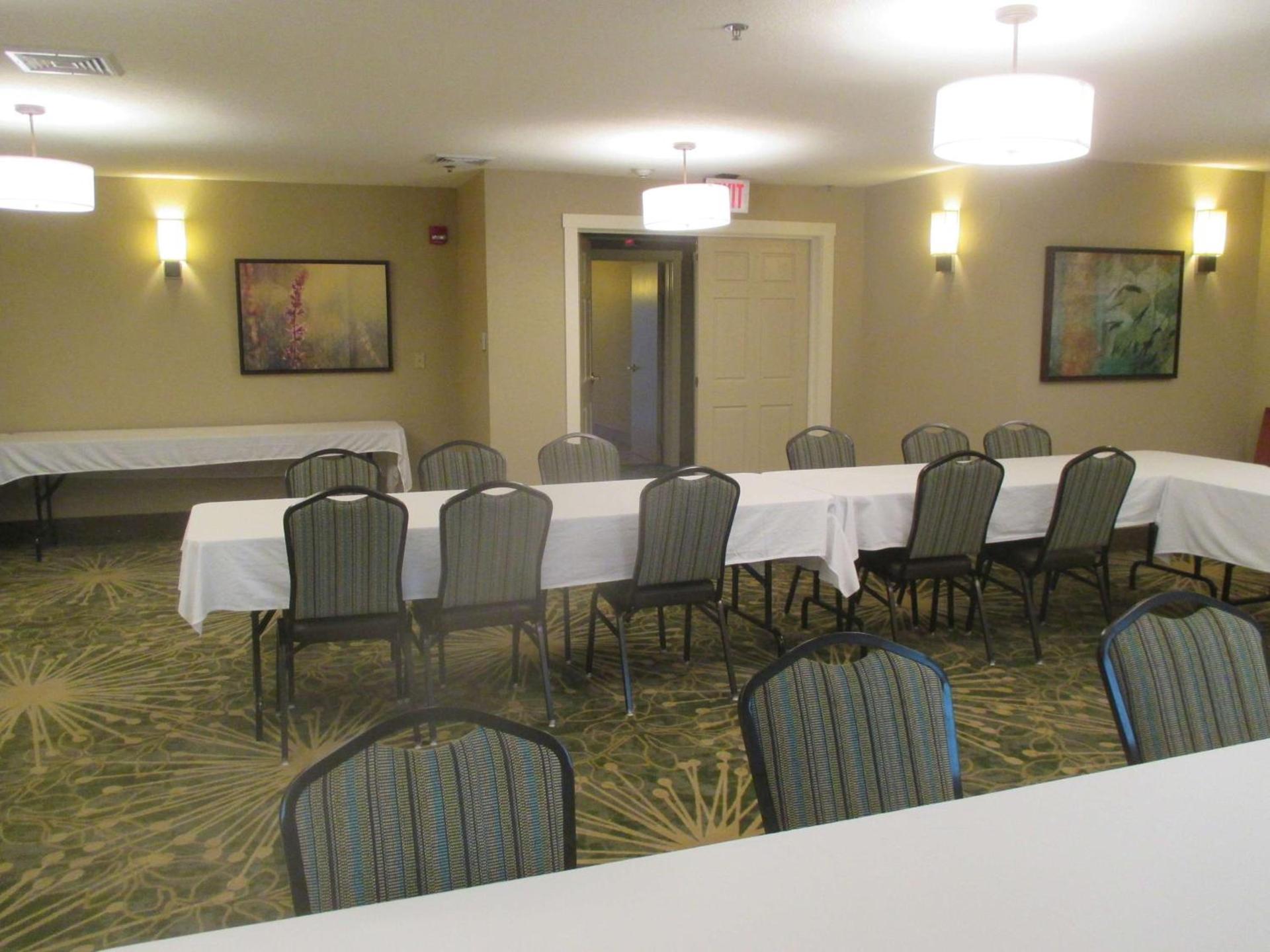 BEST WESTERN Plus Menomonie Inn & Suites photo 45