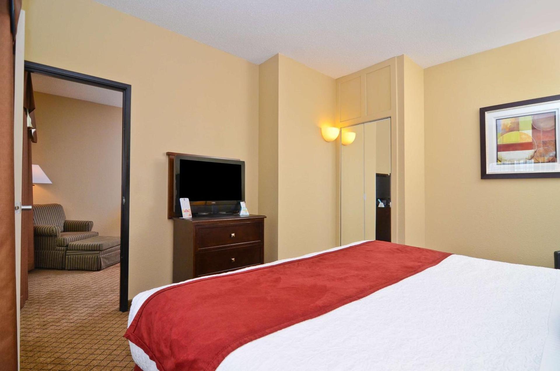 Best Western Macomb Inn photo 9