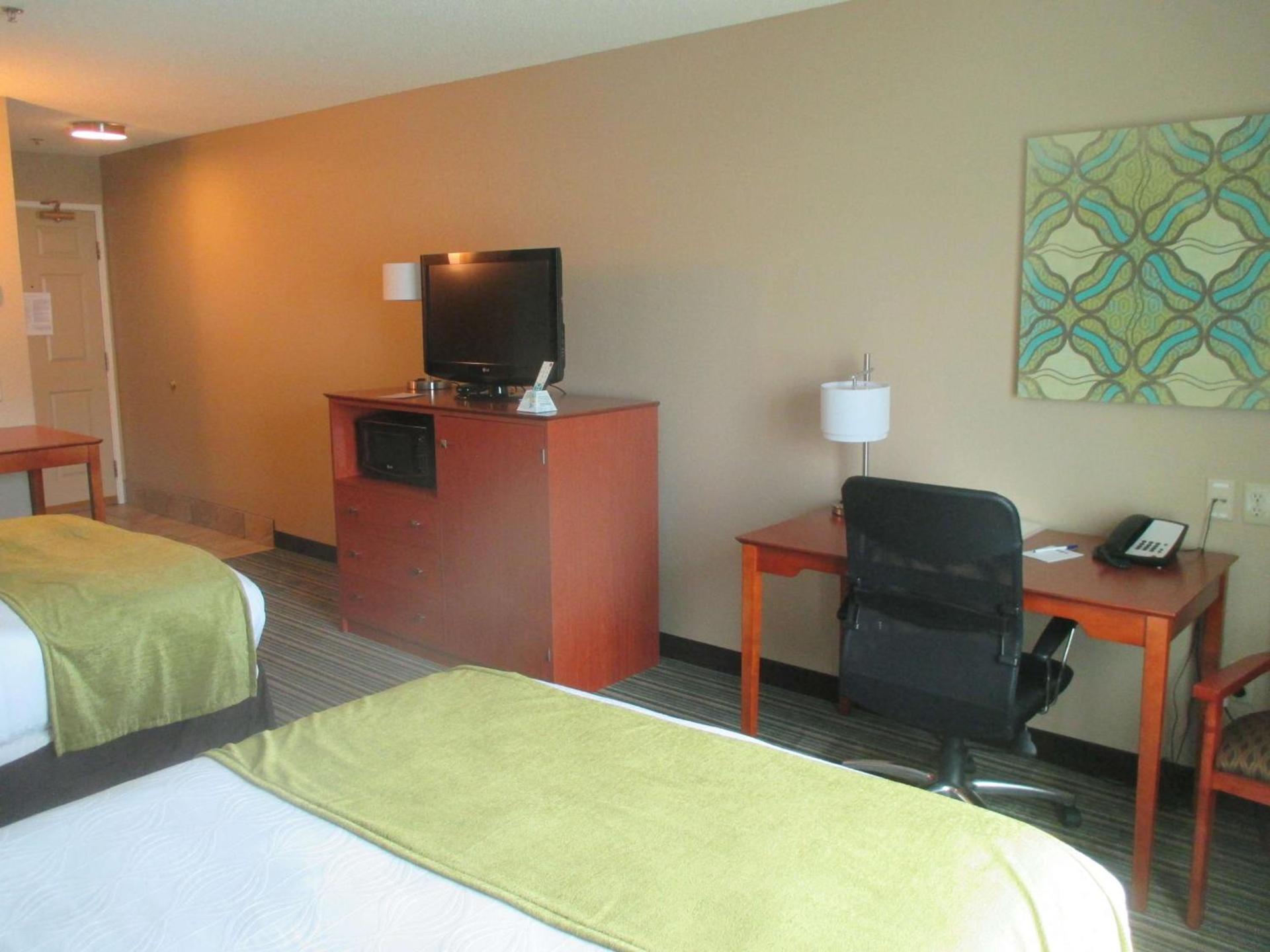 BEST WESTERN Plus Menomonie Inn & Suites photo 21