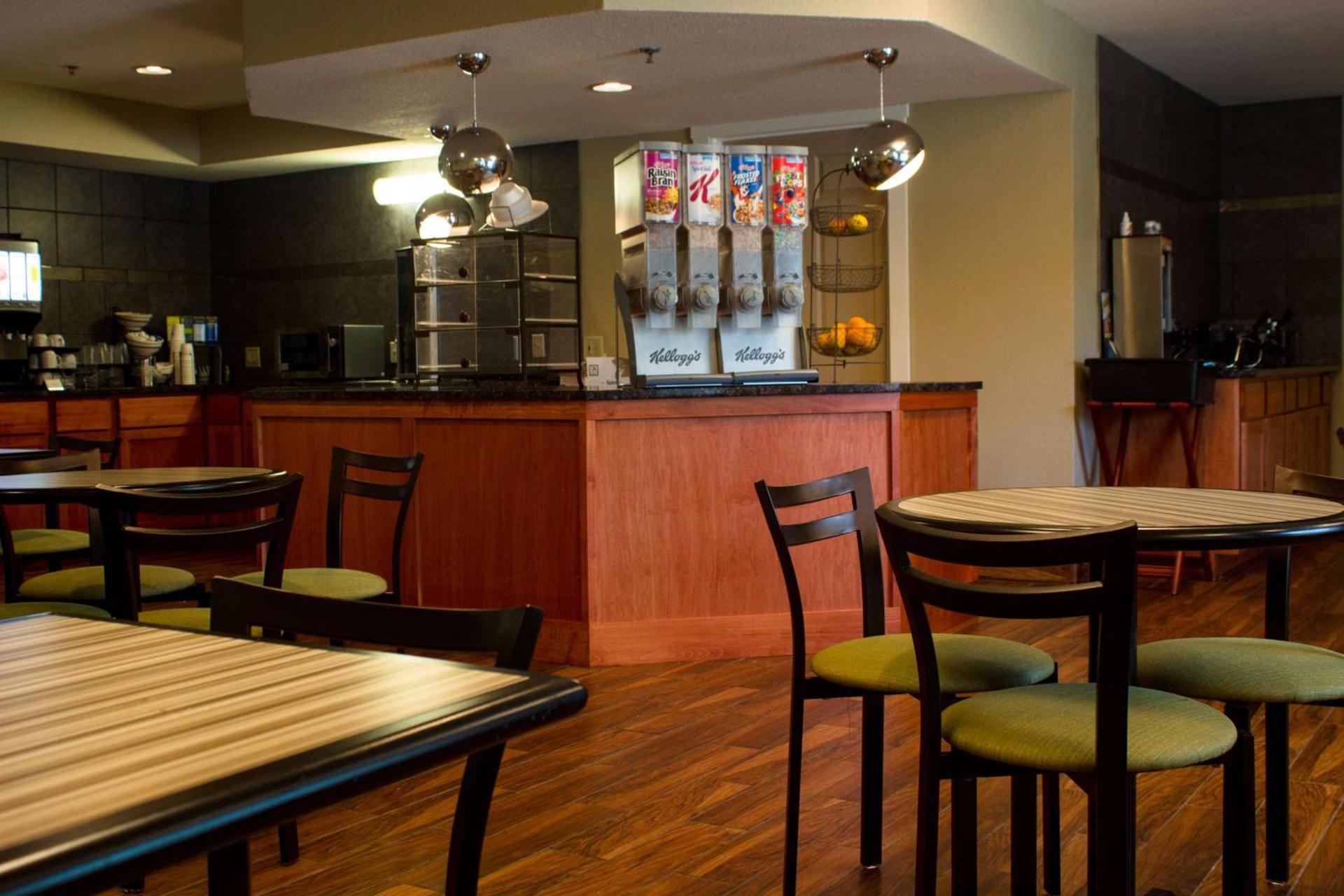 BEST WESTERN Plus Menomonie Inn & Suites photo 9