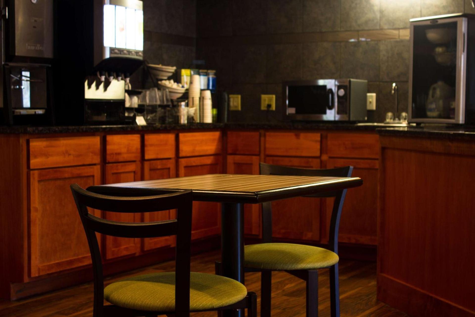BEST WESTERN Plus Menomonie Inn & Suites photo 10
