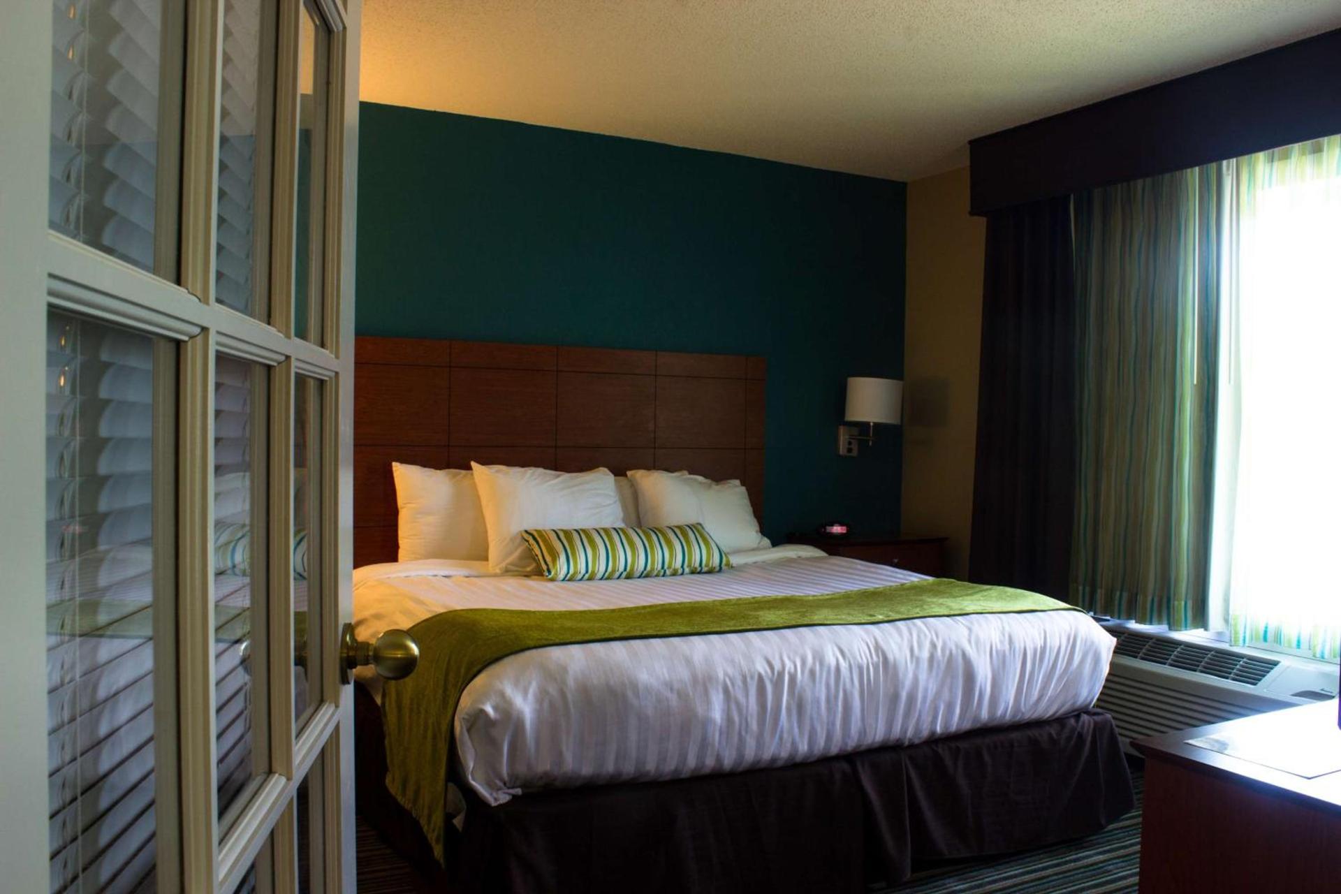 BEST WESTERN Plus Menomonie Inn & Suites photo 24