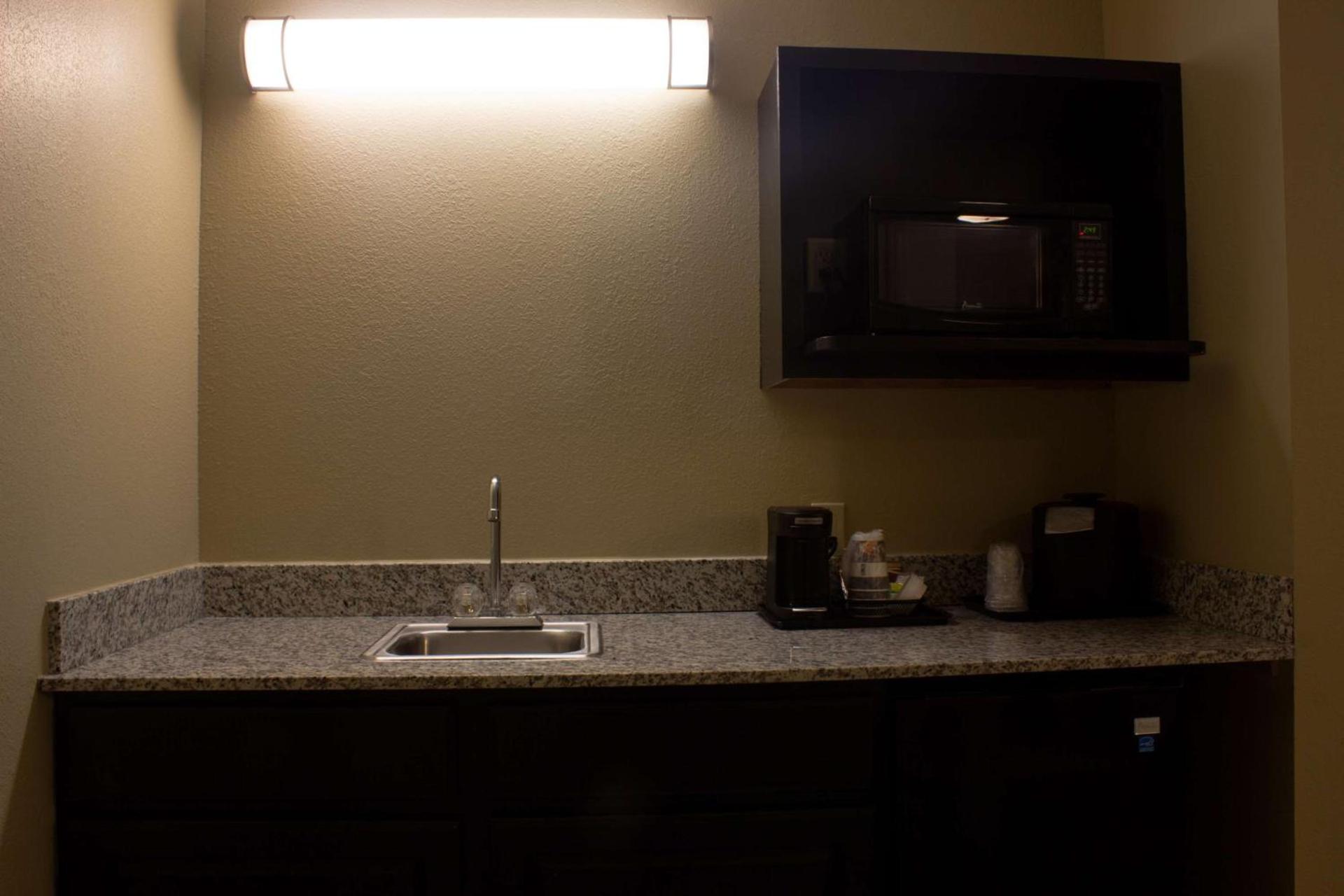 BEST WESTERN Plus Menomonie Inn & Suites photo 26