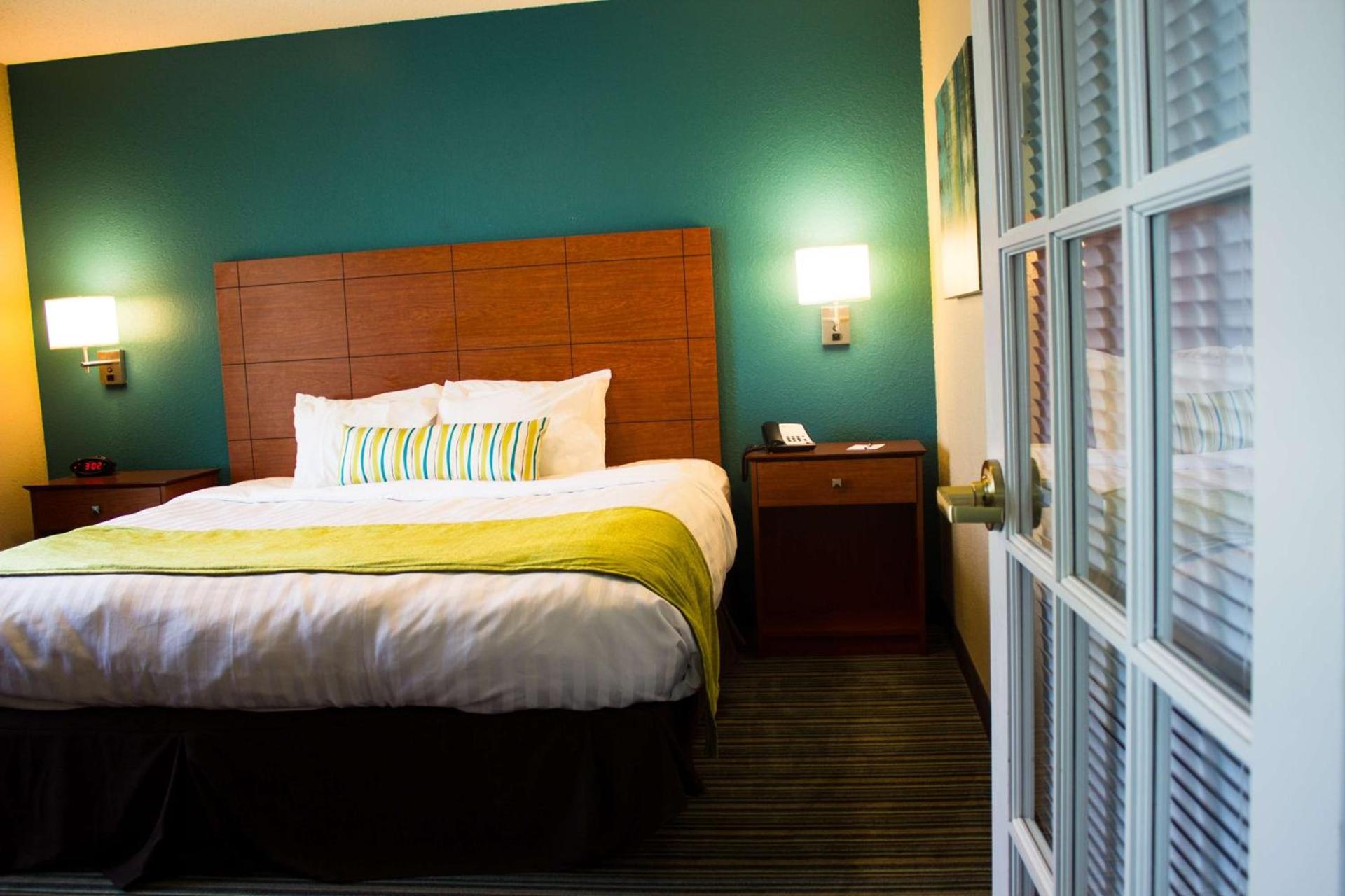 BEST WESTERN Plus Menomonie Inn & Suites photo 32