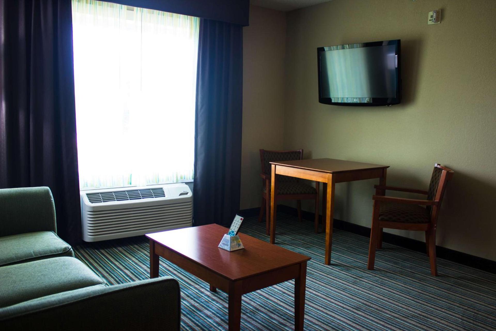 BEST WESTERN Plus Menomonie Inn & Suites photo 28