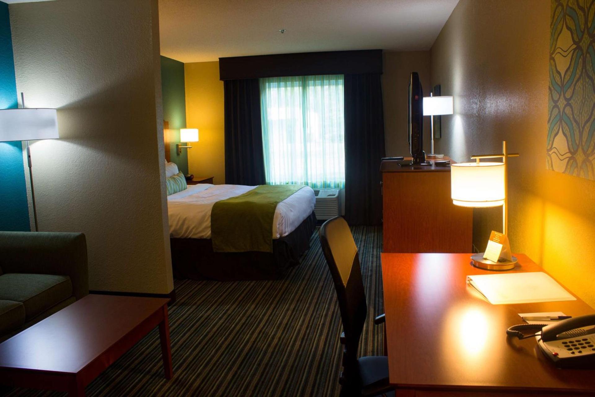 BEST WESTERN Plus Menomonie Inn & Suites photo 31