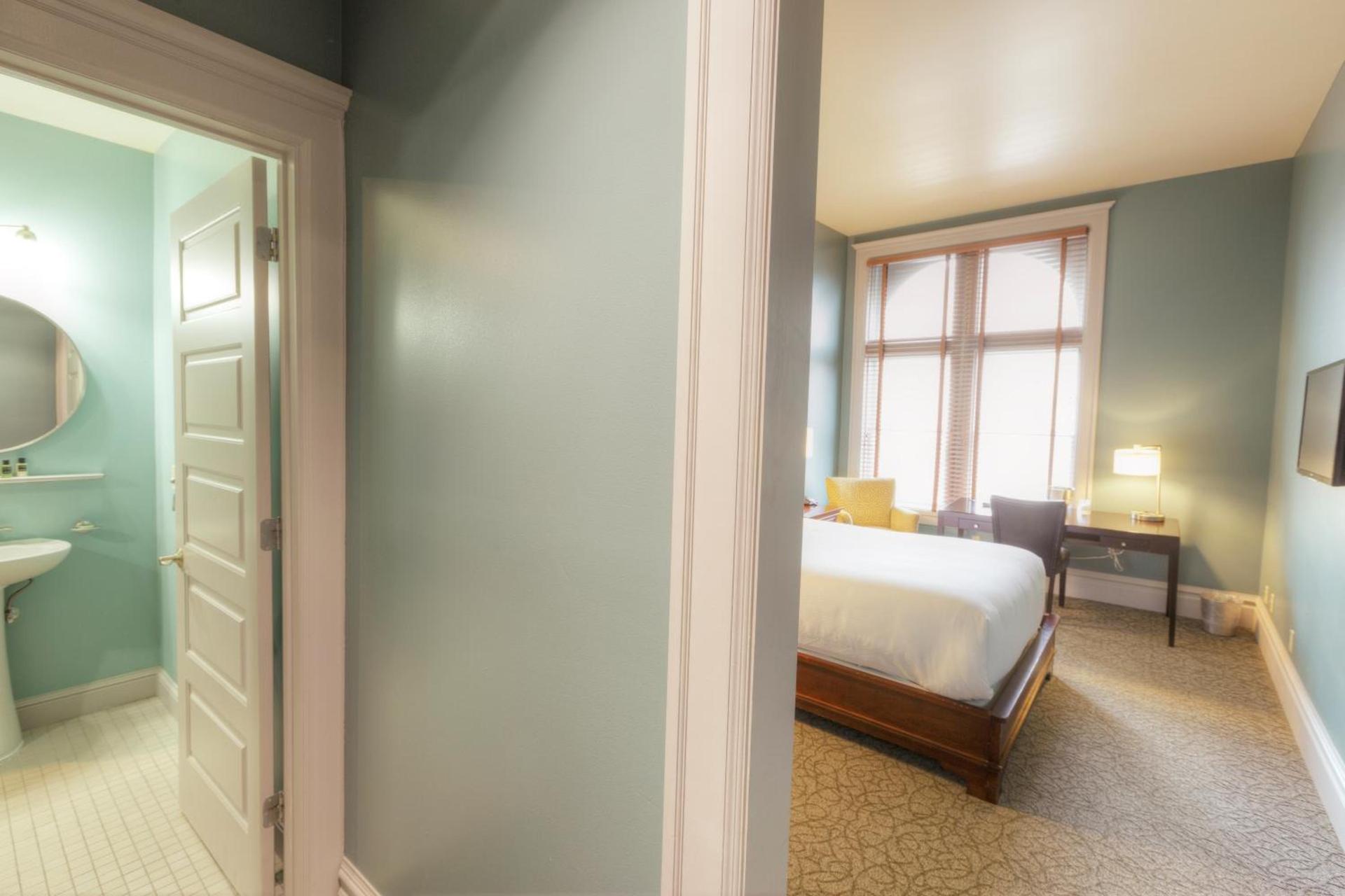 Montvale Hotel photo 59