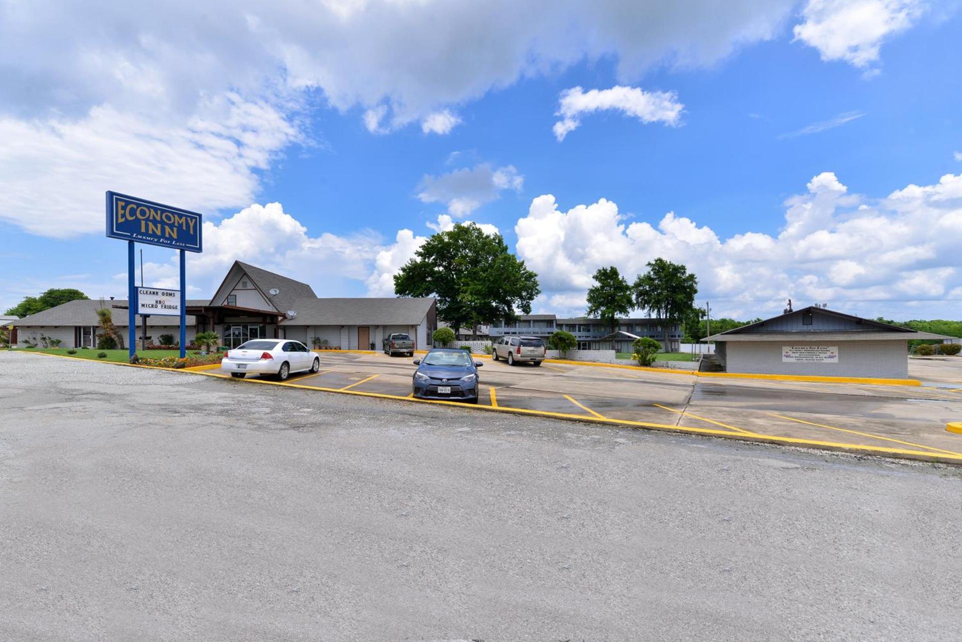 Economy Inn Ardmore photo 9