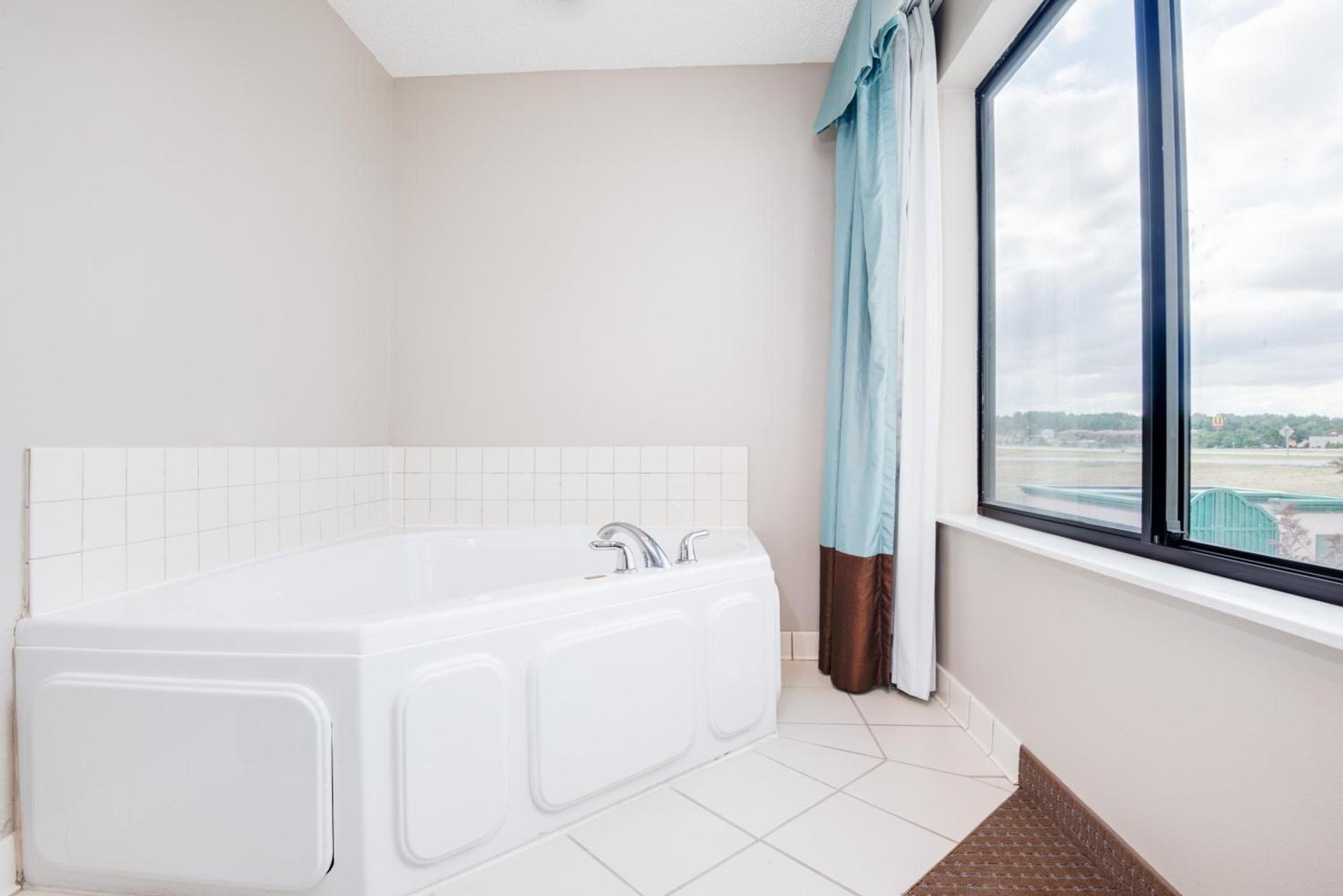 Wingate by Wyndham Gillette photo 40