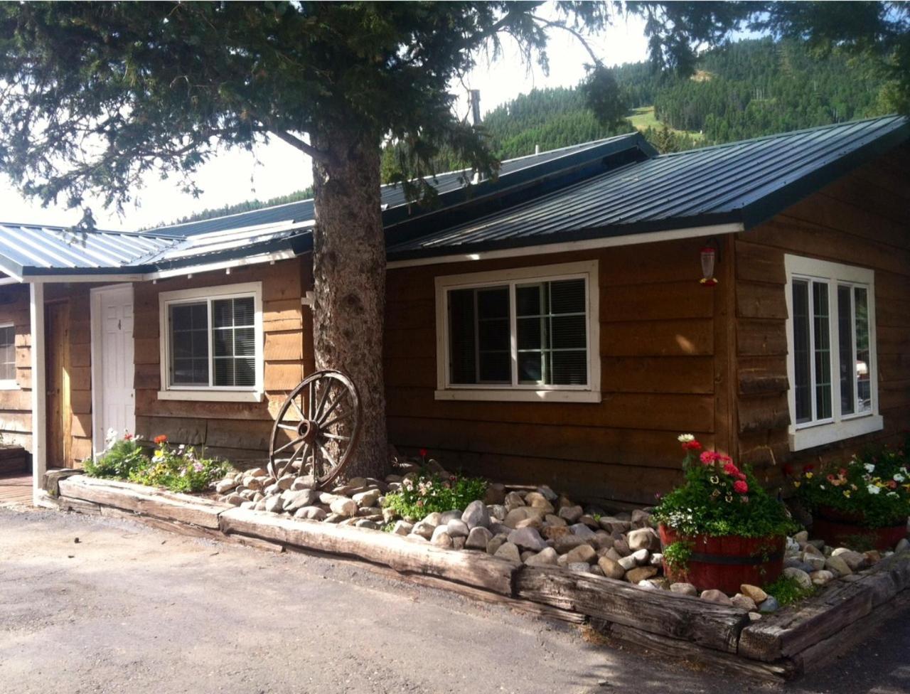Deer Lodge photo 11