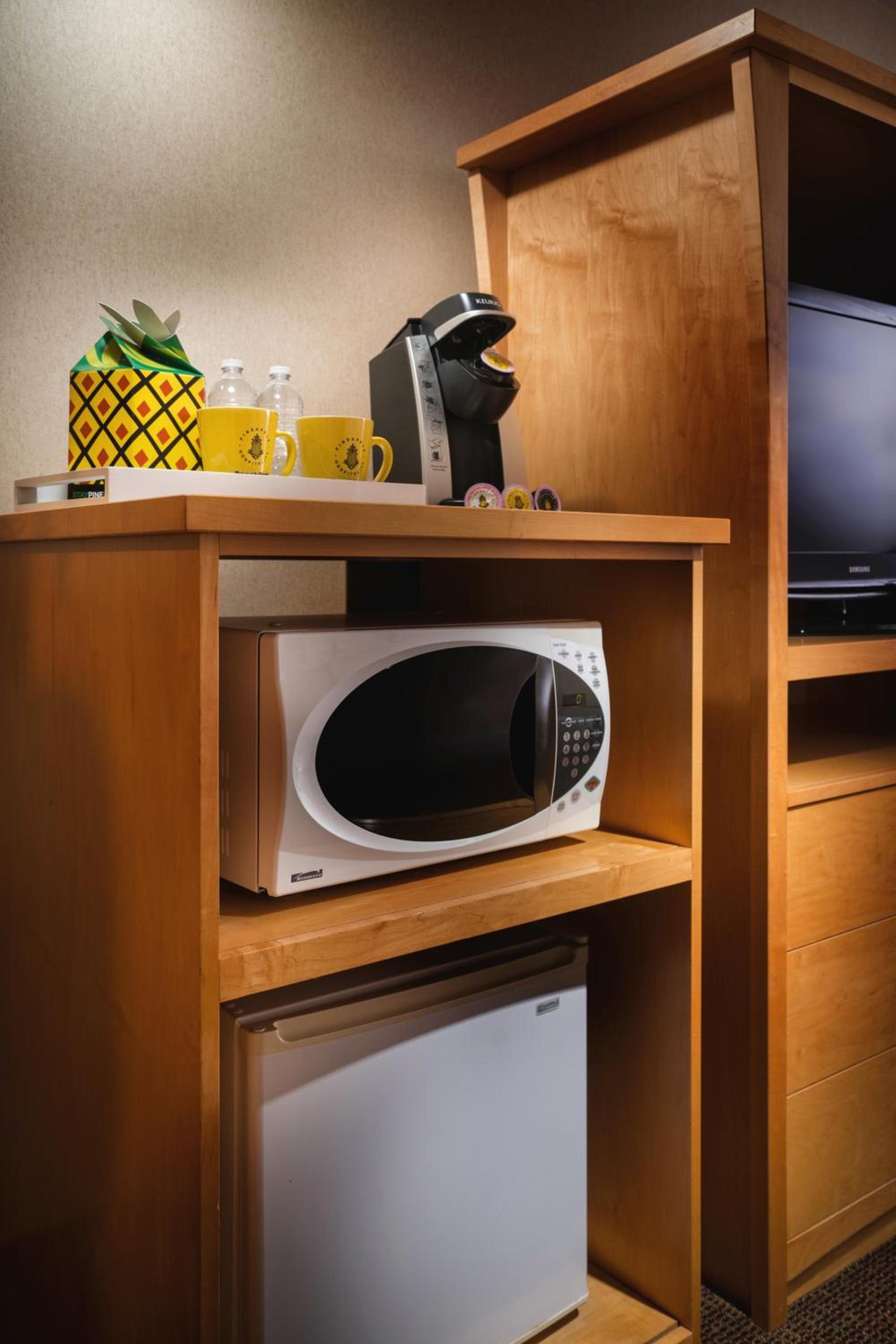 Staypineapple, University Inn, University District Seattle photo 19