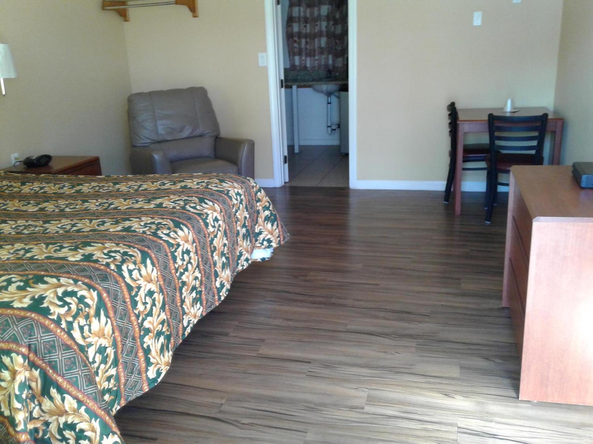 Desert Inn Motel photo 15