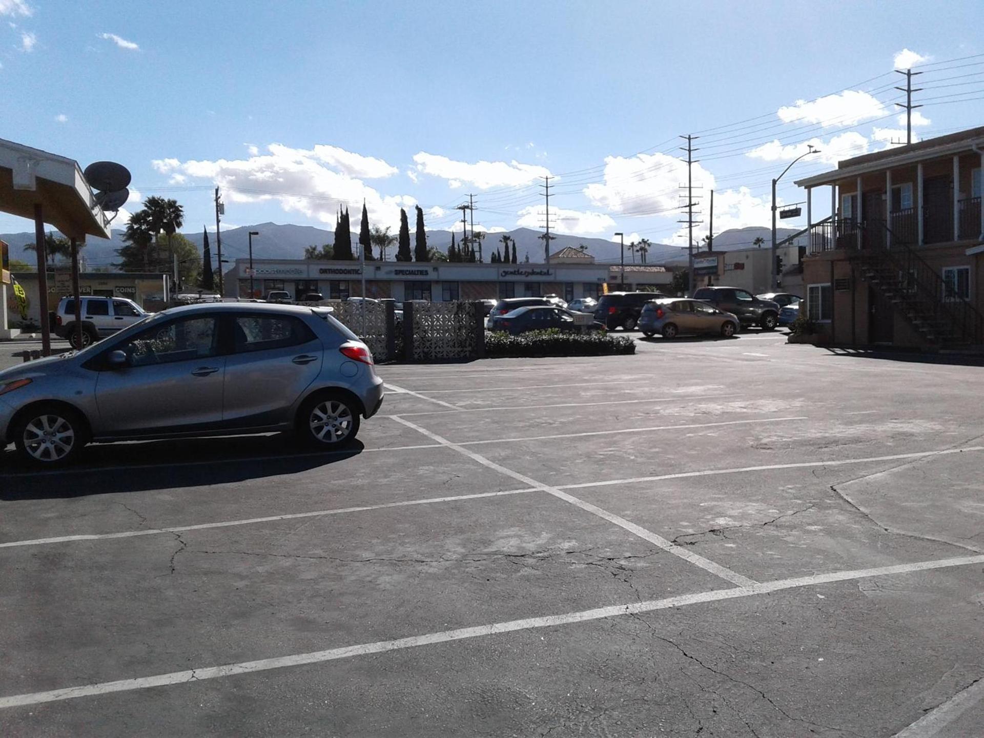 Desert Inn Motel photo 14