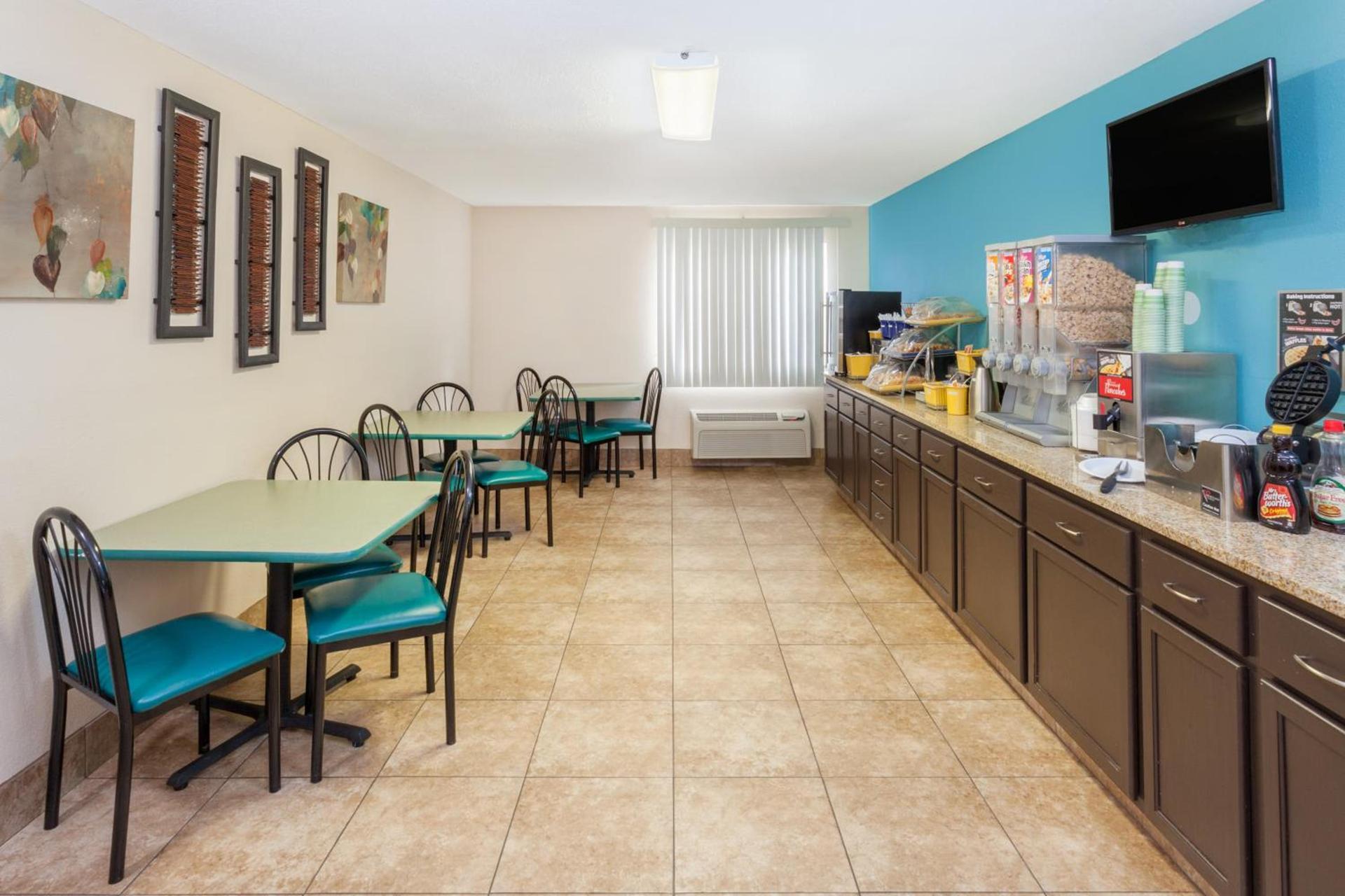 Days Inn by Wyndham Charleston photo 20