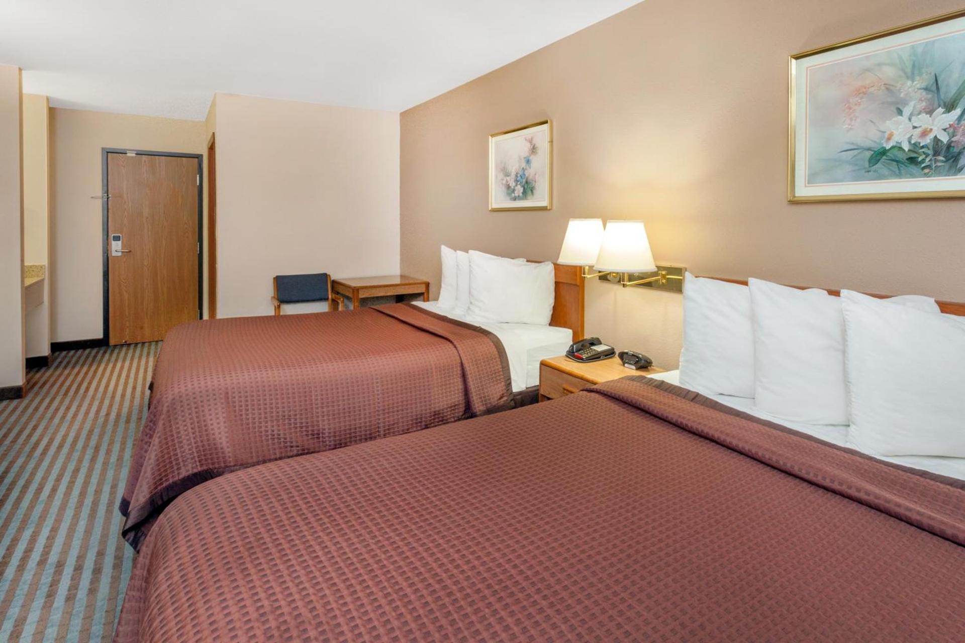 Days Inn by Wyndham Charleston photo 24
