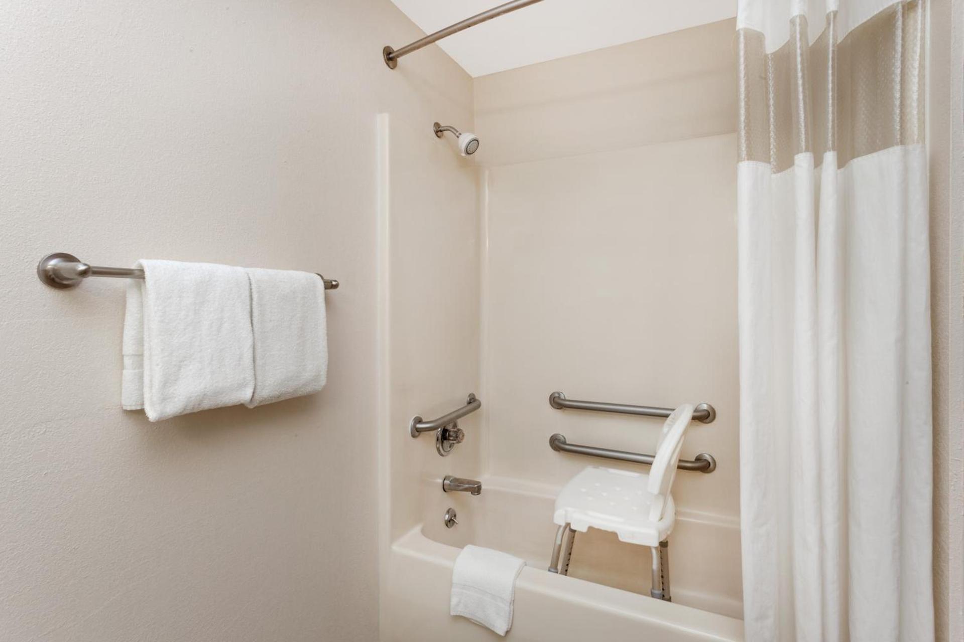 Days Inn by Wyndham Charleston photo 21
