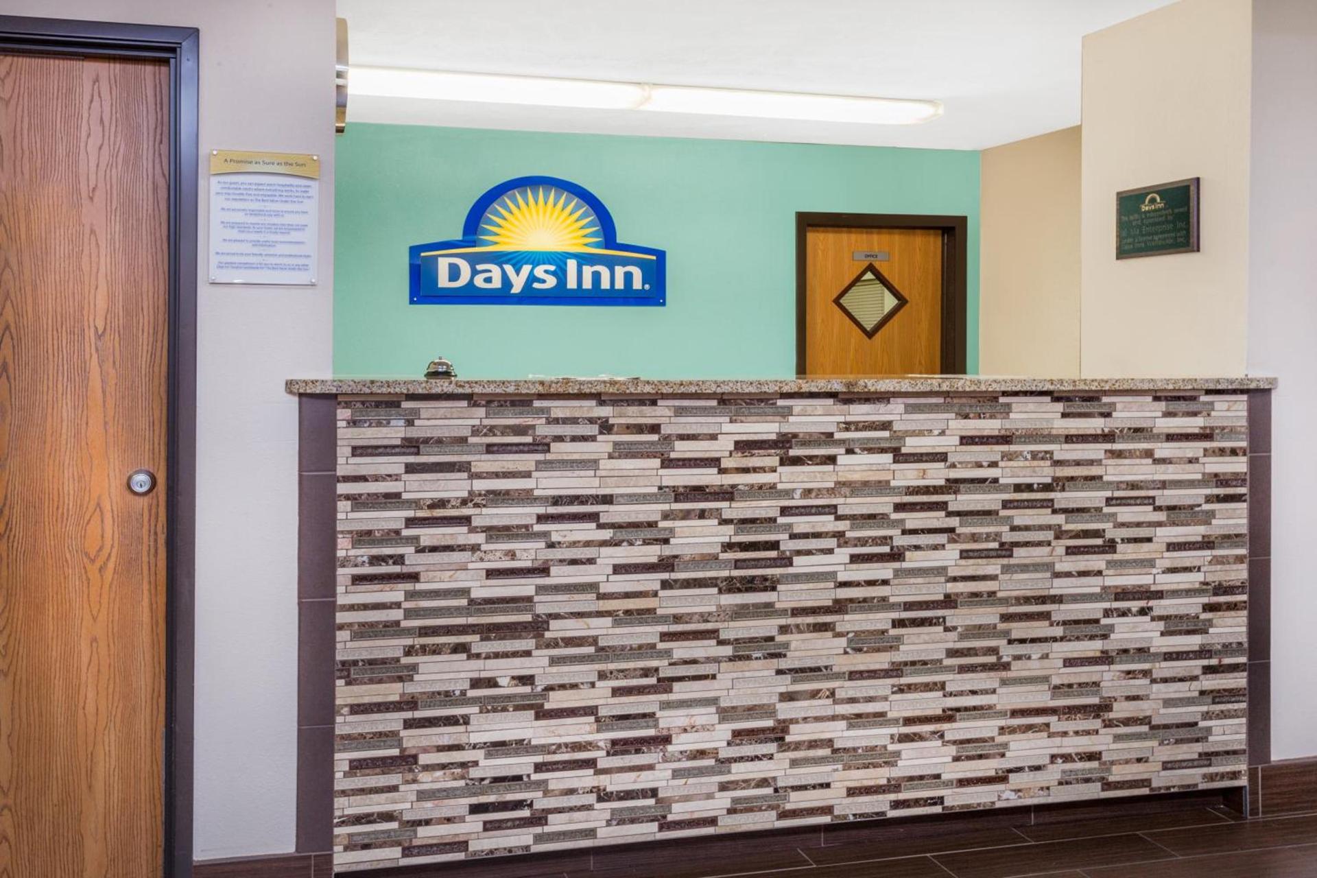 Days Inn by Wyndham Charleston photo 28