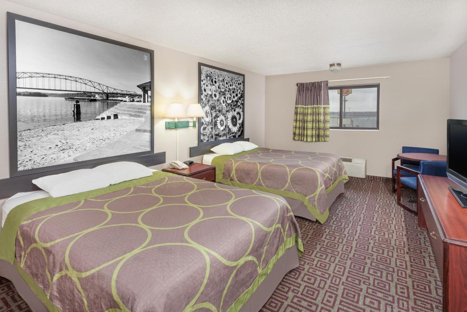 Super 8 by Wyndham Muscatine photo 22