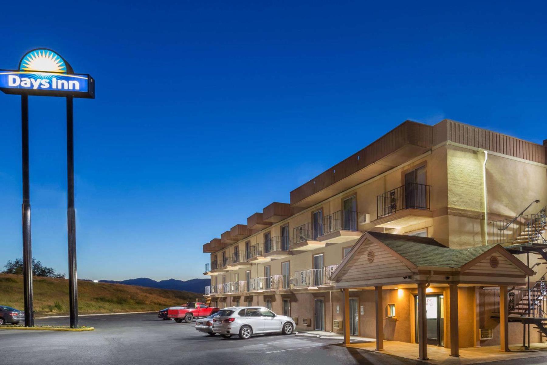Days Inn by Wyndham Medford photo 13