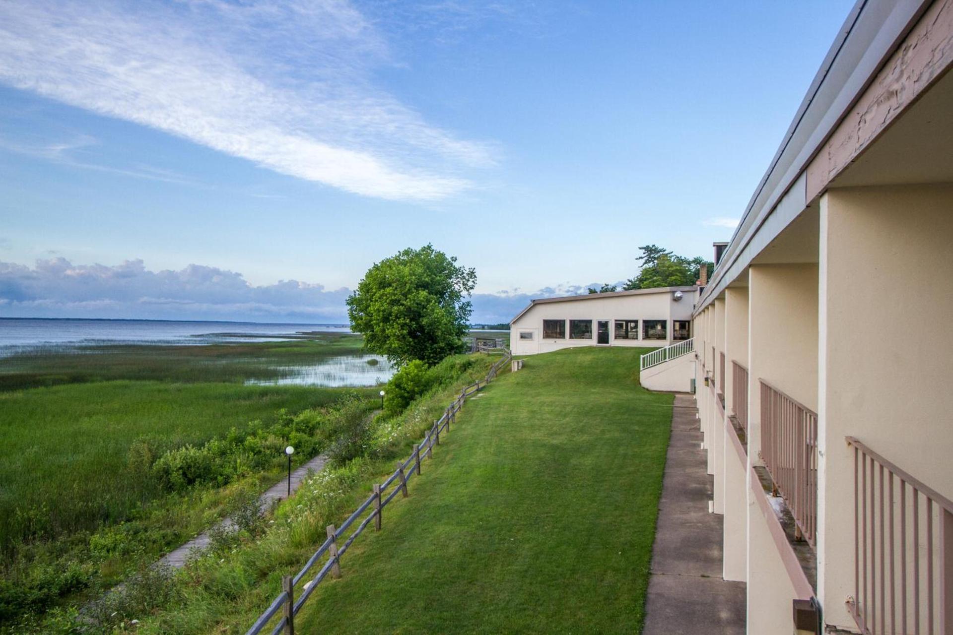 Terrace Bay Hotel - Lakefront photo 15