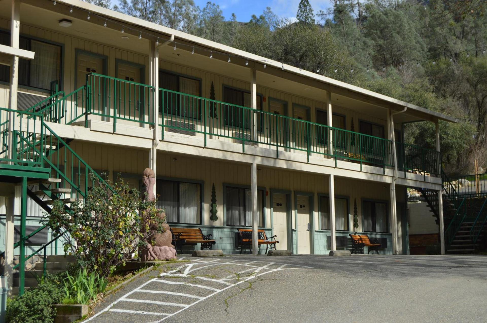 Cedar Lodge photo 1
