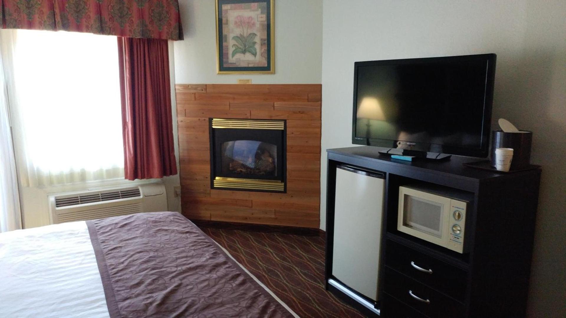 Baymont by Wyndham Helen photo 24