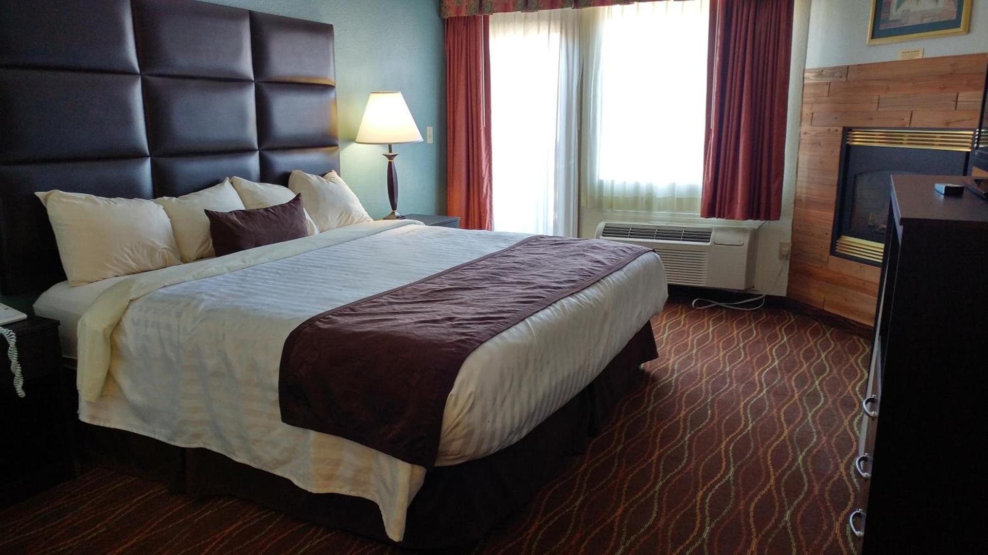 Baymont by Wyndham Helen photo 20