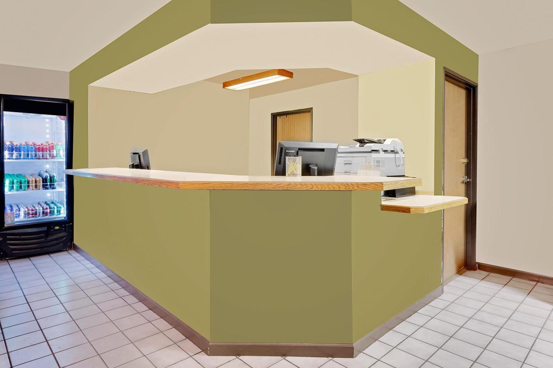Super 8 by Wyndham Denver Central photo 17