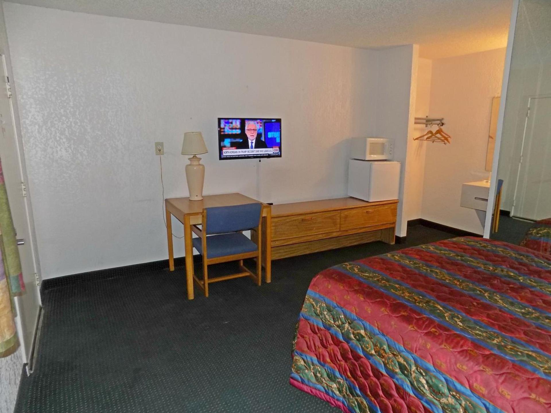 Plaza Inn photo 21