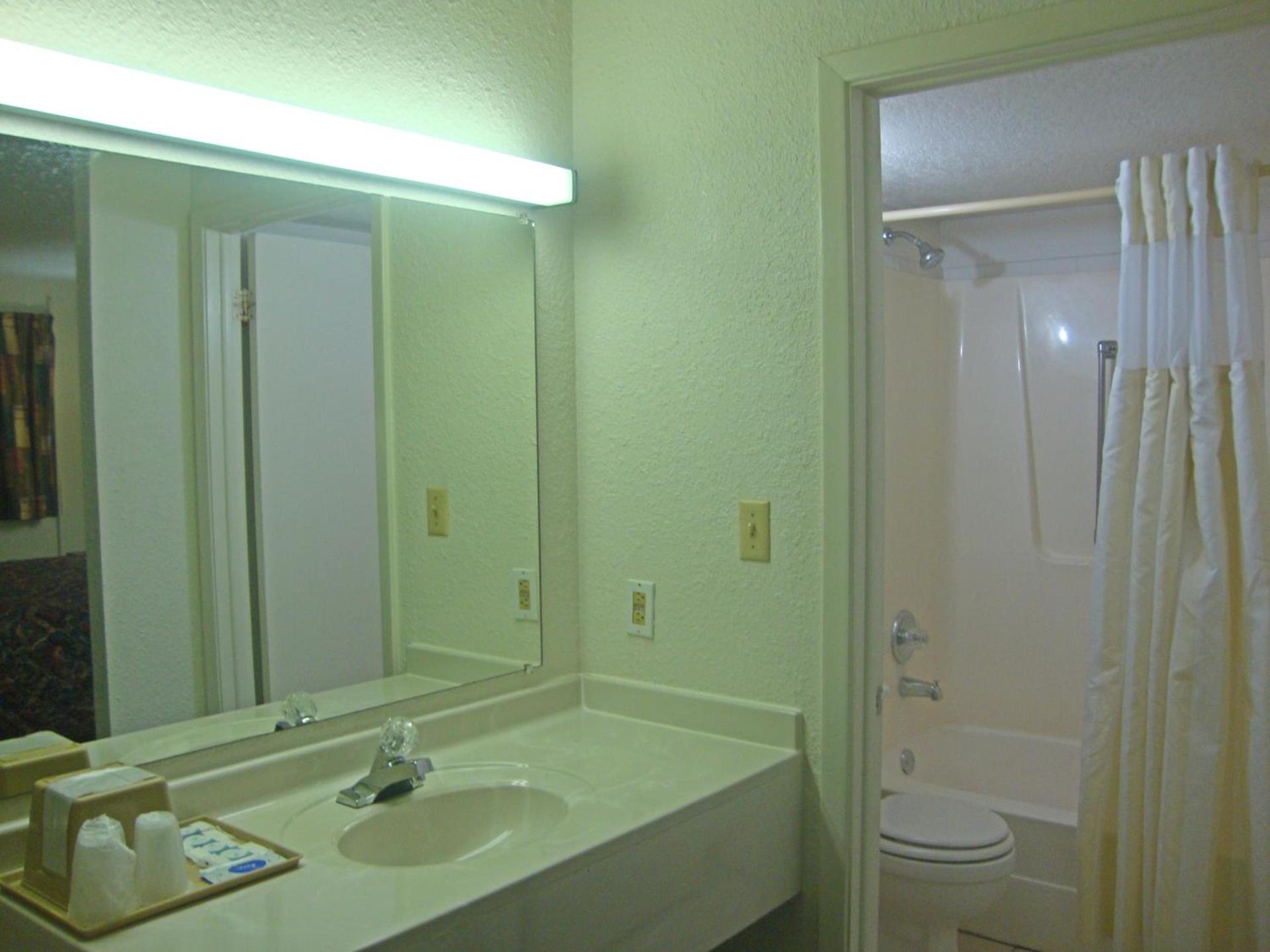 Plaza Inn photo 10