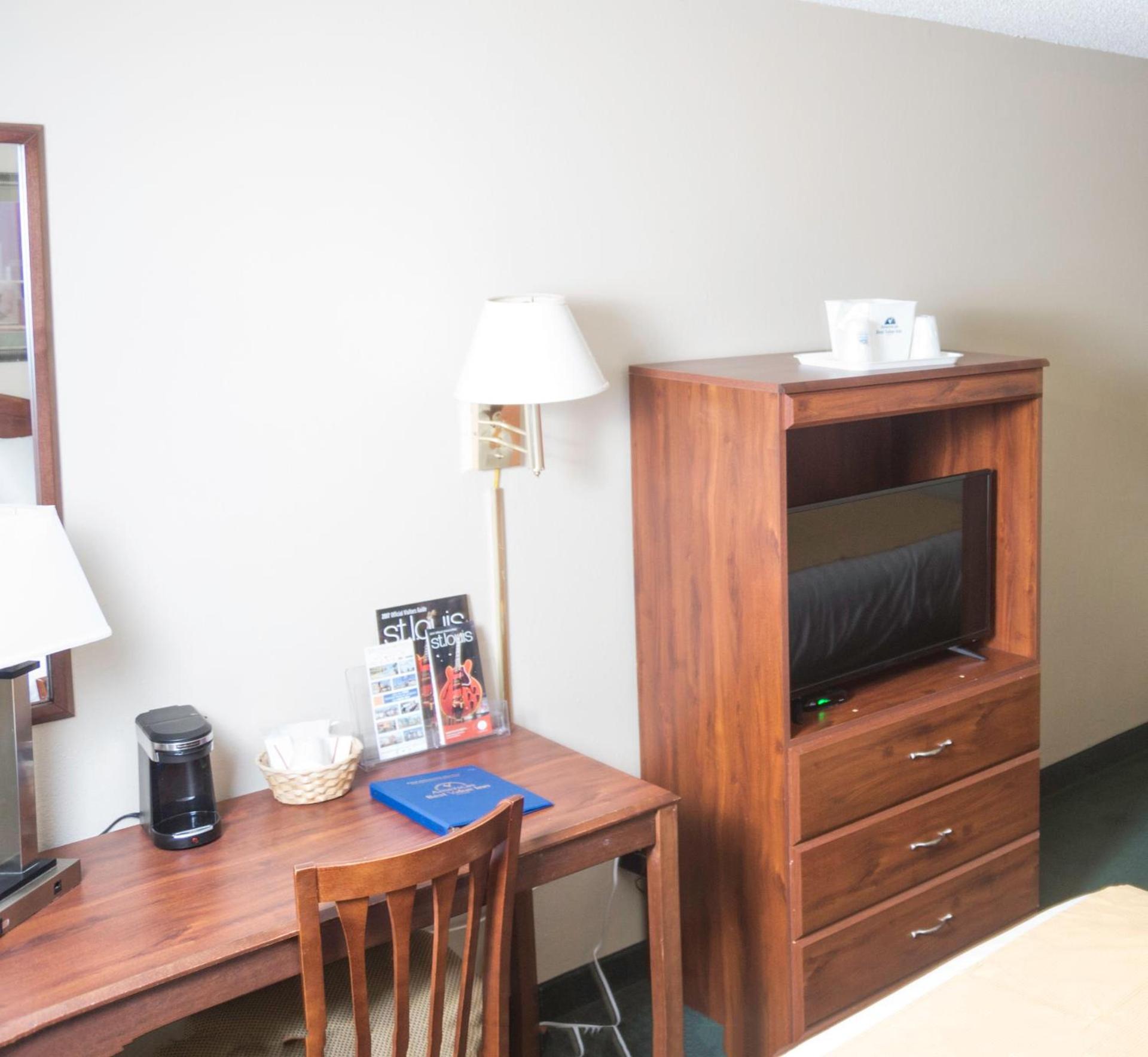 Americas Best Value Inn St. Louis / South photo 16