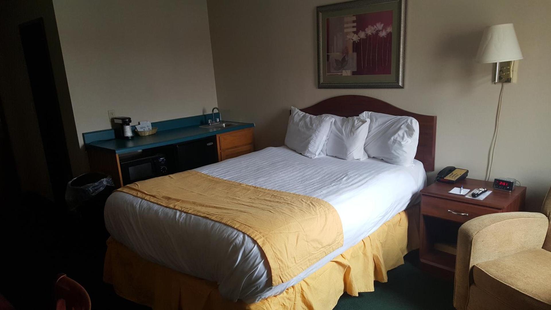 Americas Best Value Inn St. Louis / South photo 24
