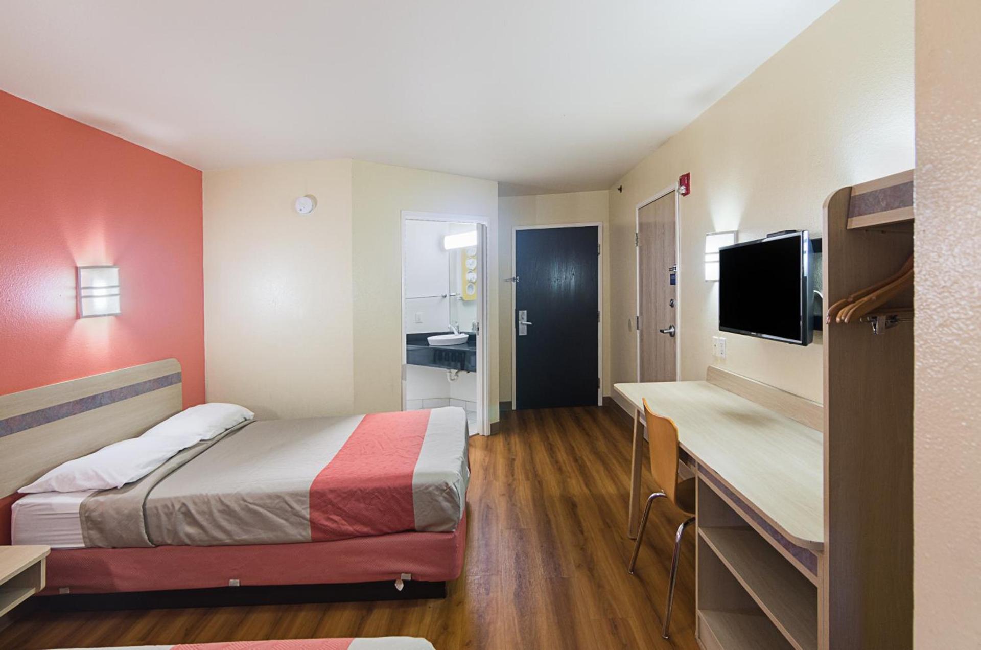 Motel 6-Terrell, TX photo 59