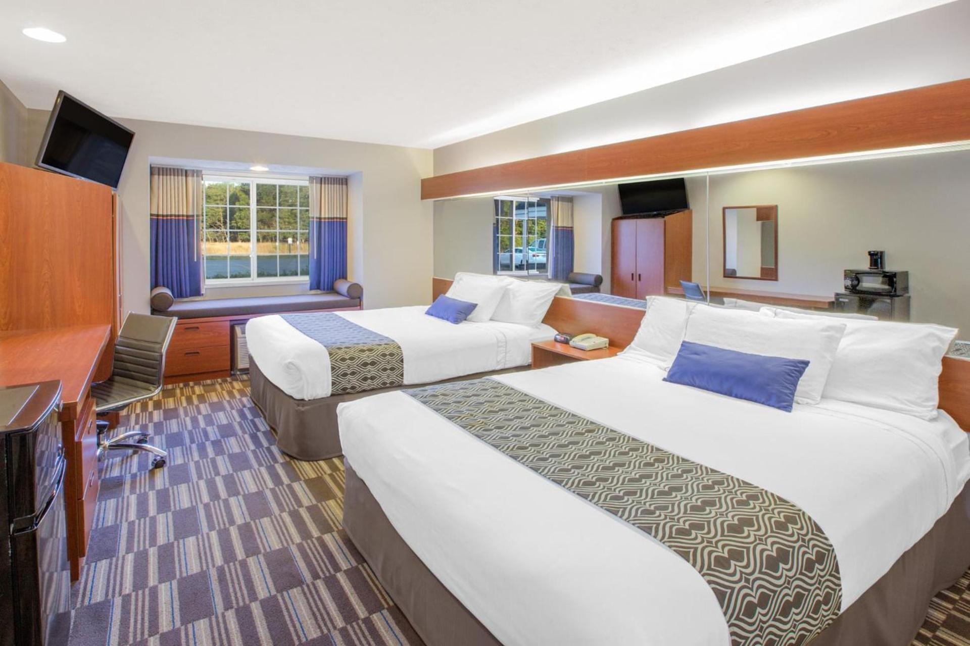 Microtel Inn and Suites Manistee photo 19
