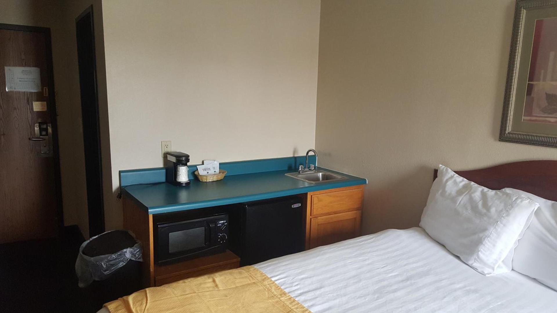 Americas Best Value Inn St. Louis / South photo 5