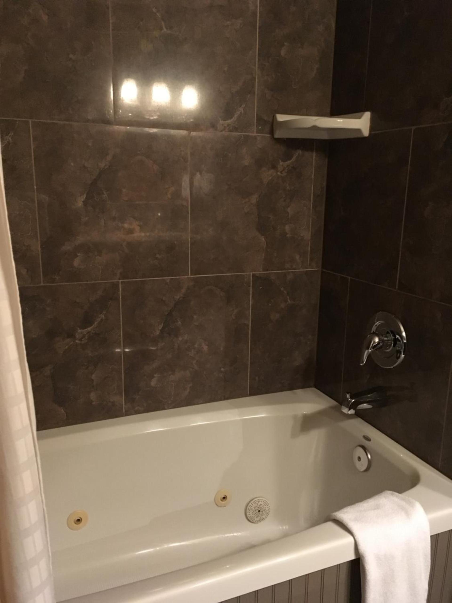 Der Sportsmann Suites photo 20