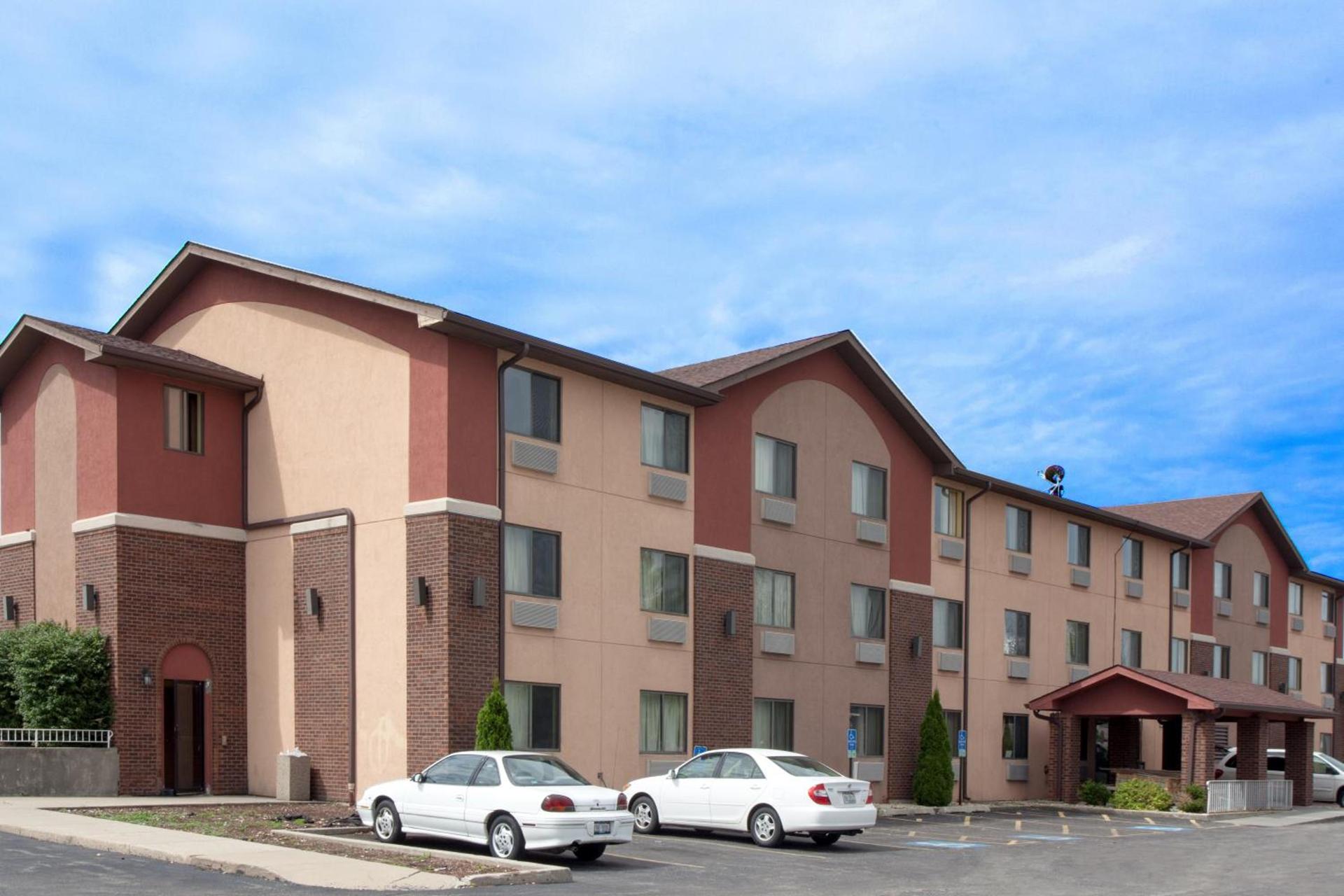 Super 8 by Wyndham Romeoville Bolingbrook photo 6