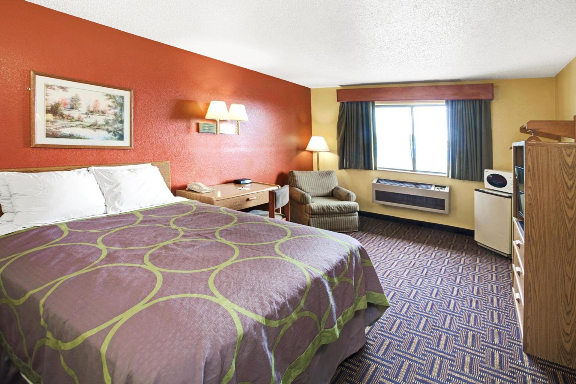 Super 8 by Wyndham Romeoville Bolingbrook photo 14
