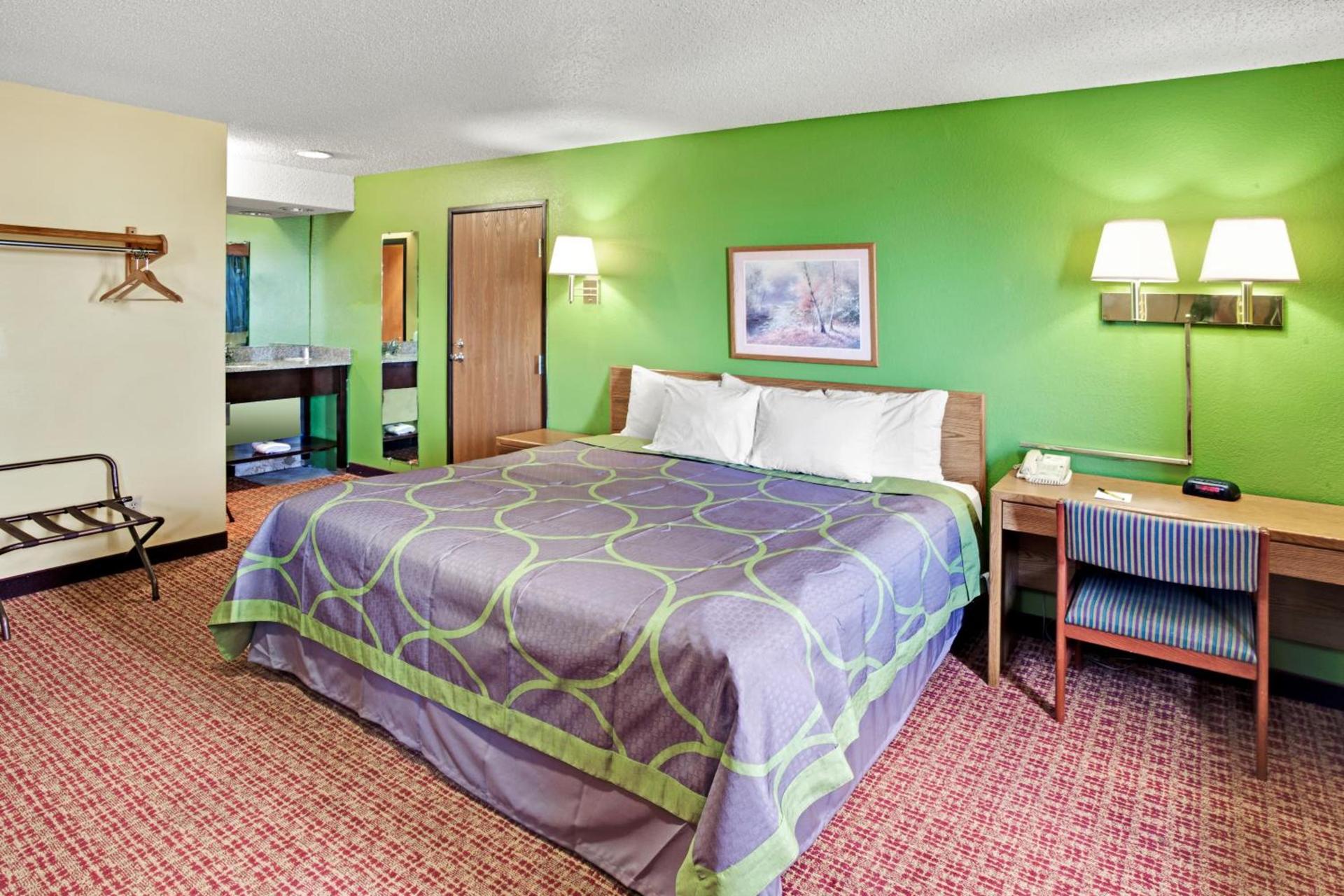 Super 8 by Wyndham Romeoville Bolingbrook photo 15