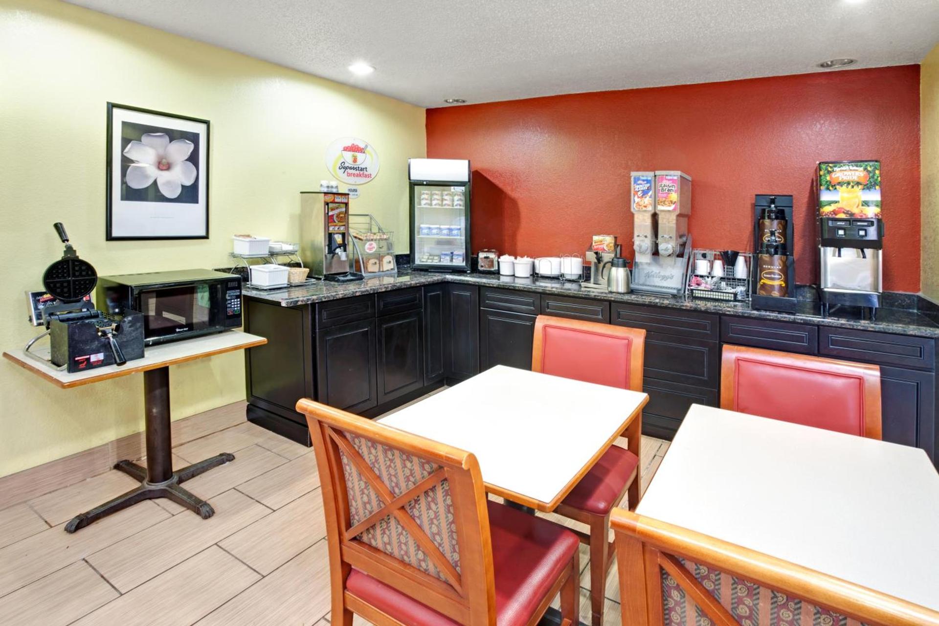 Super 8 by Wyndham Romeoville Bolingbrook photo 17